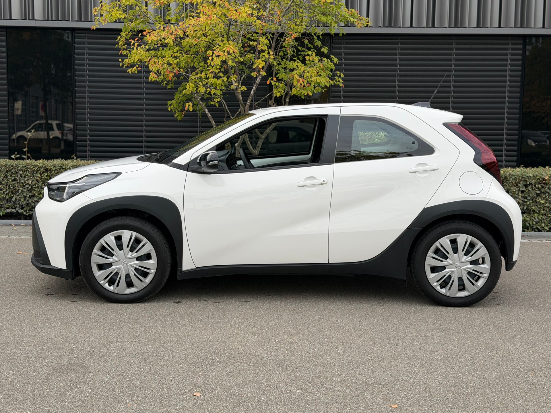 TOYOTA Aygo X 1.5 Comfort e-CVT-image-6