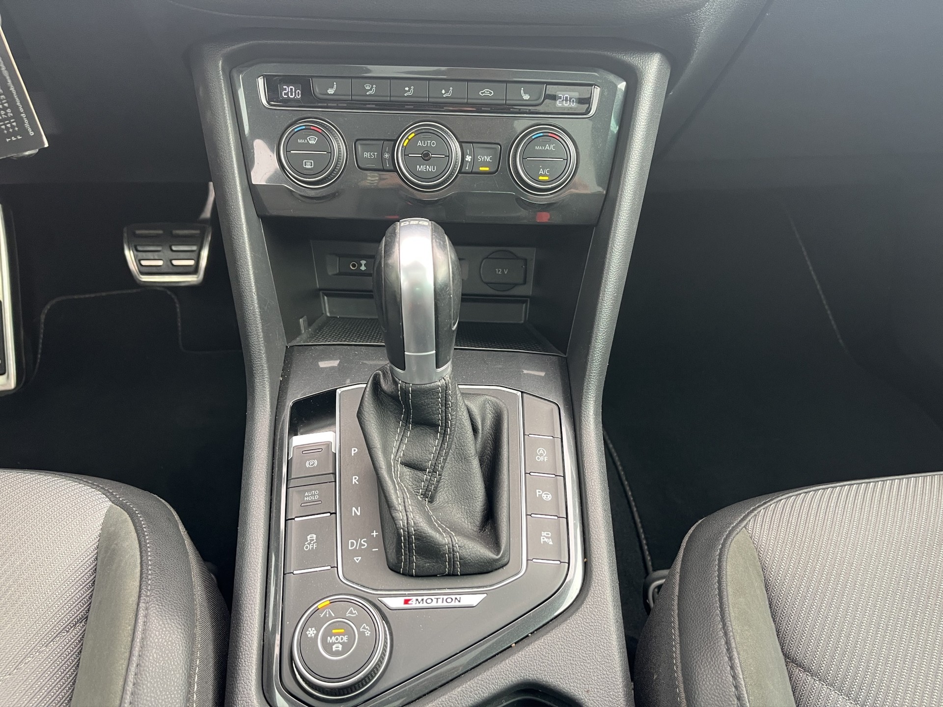 VW Tiguan 2.0 TDI SCR Highline 4Motion DSG-image-12