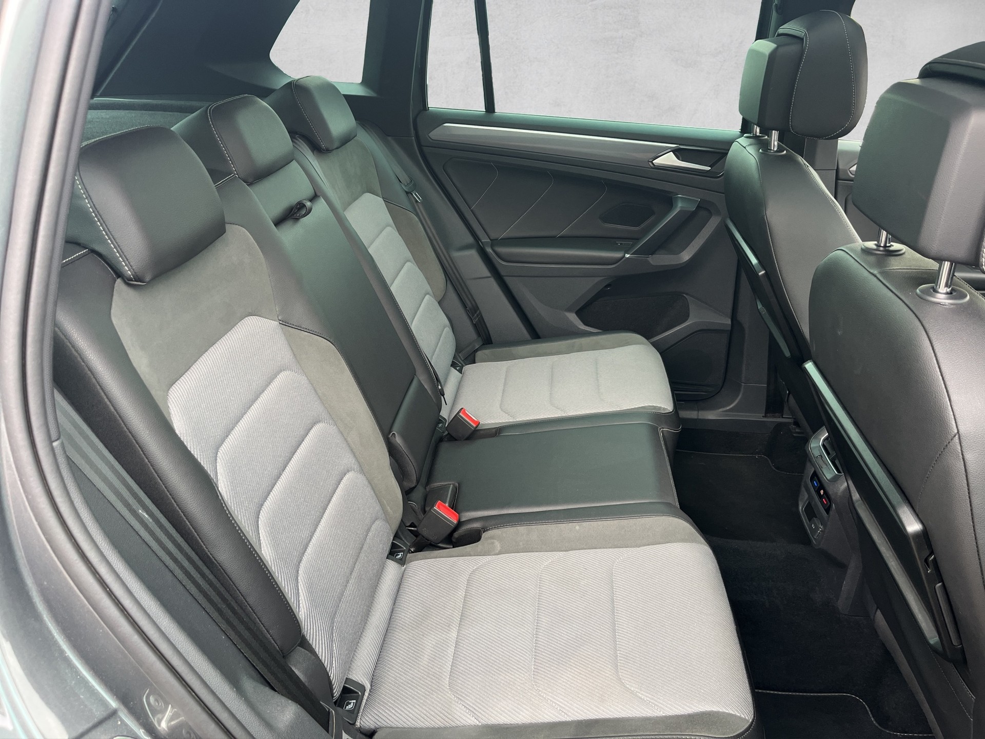 VW Tiguan 2.0 TDI SCR Highline 4Motion DSG-image-10