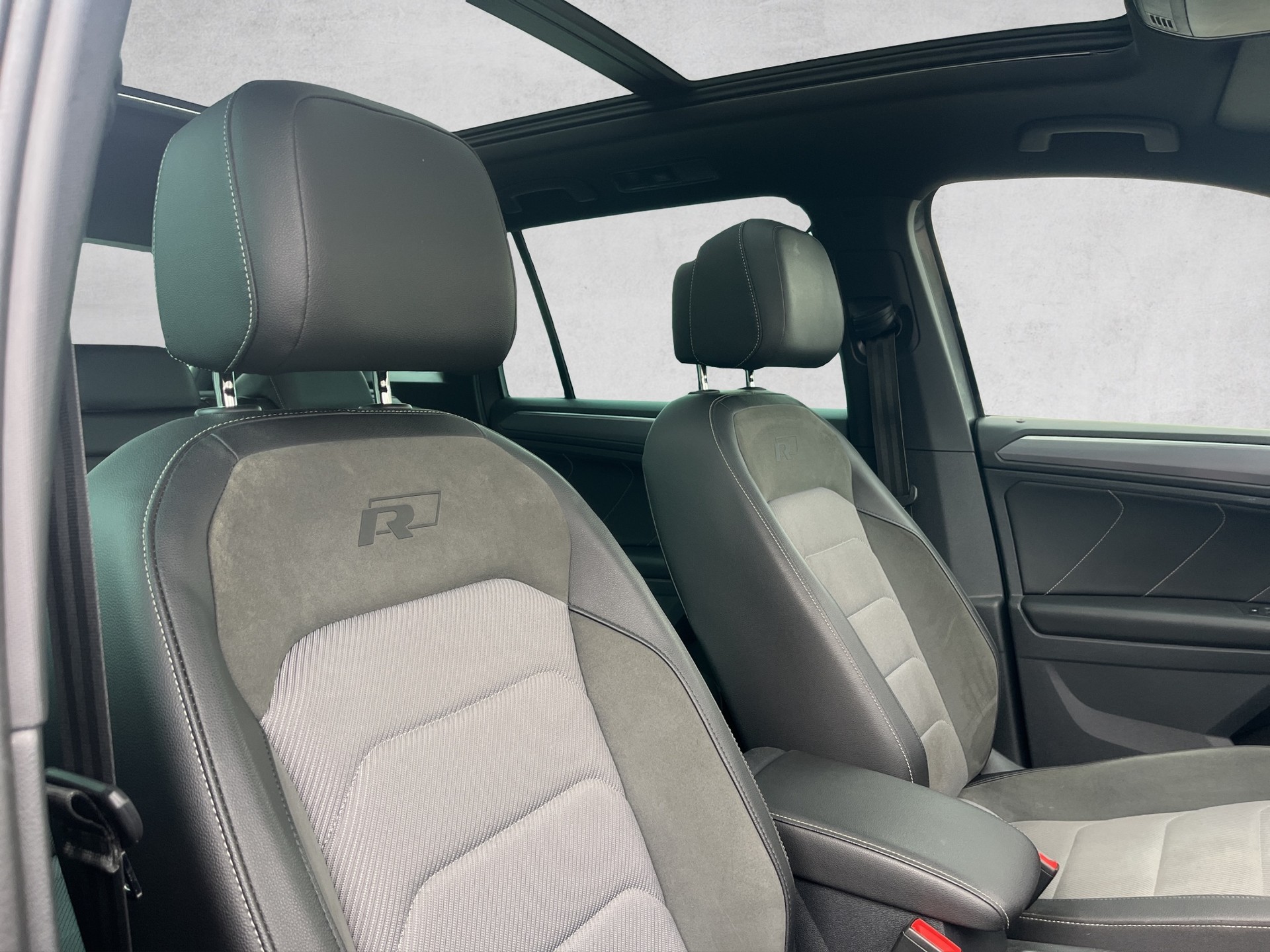 VW Tiguan 2.0 TDI SCR Highline 4Motion DSG-image-9