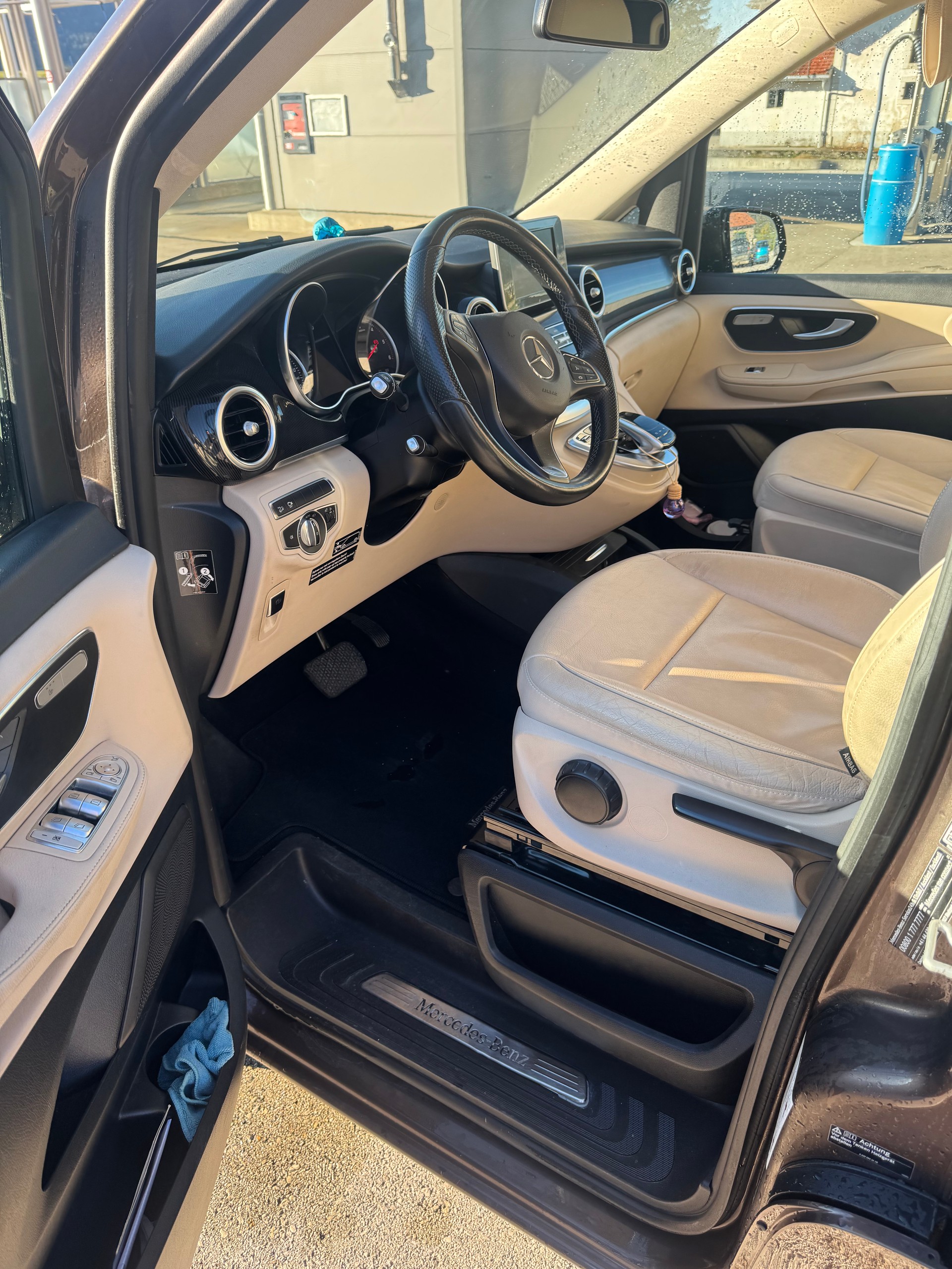 MERCEDES-BENZ 220 d 4matic-image-5
