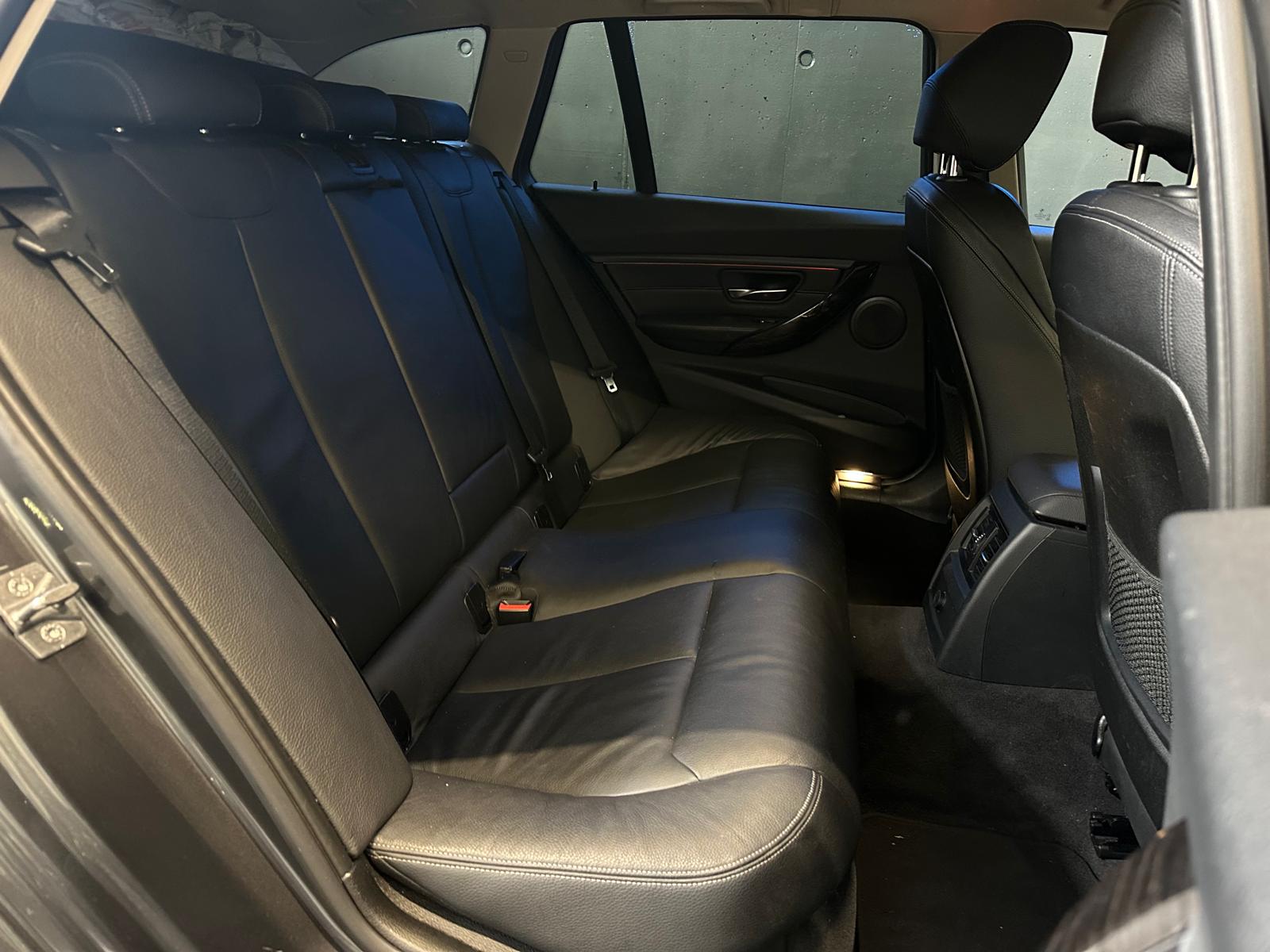 BMW 320i xDrive Touring Modern Line Steptronic-image-12