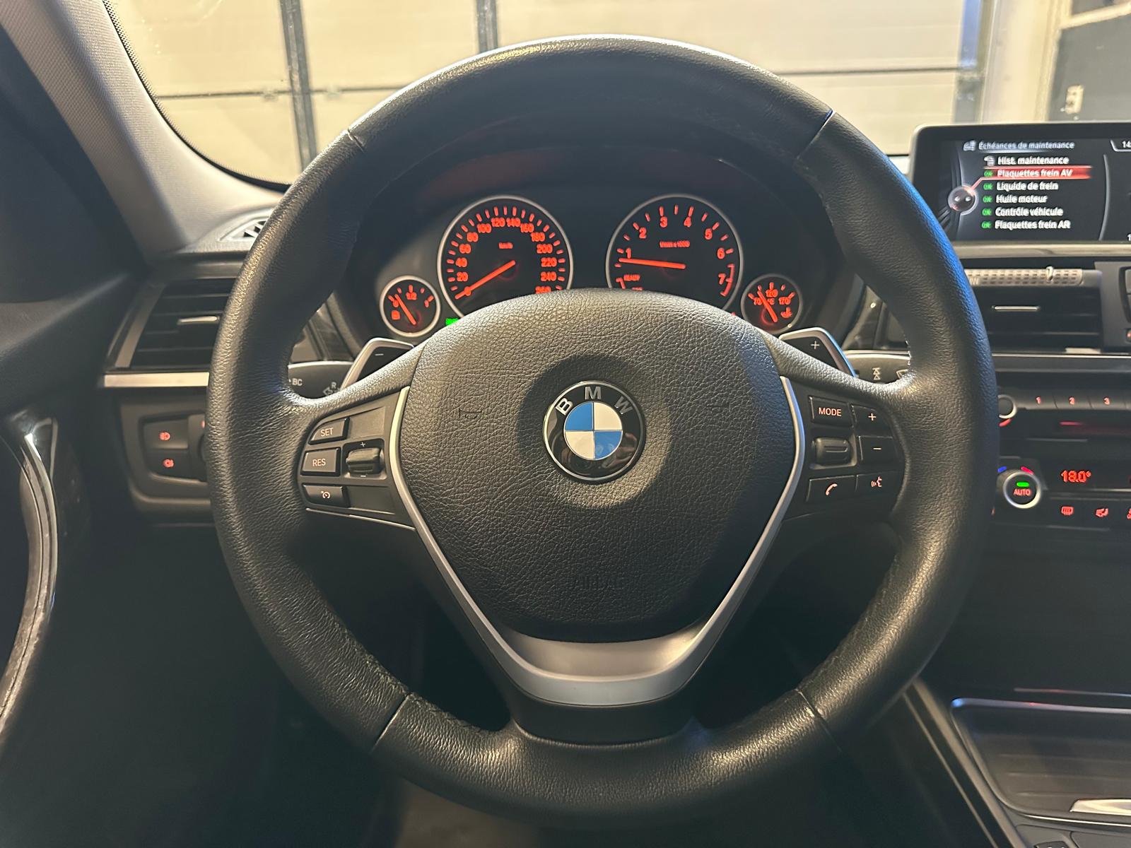 BMW 320i xDrive Touring Modern Line Steptronic-image-16