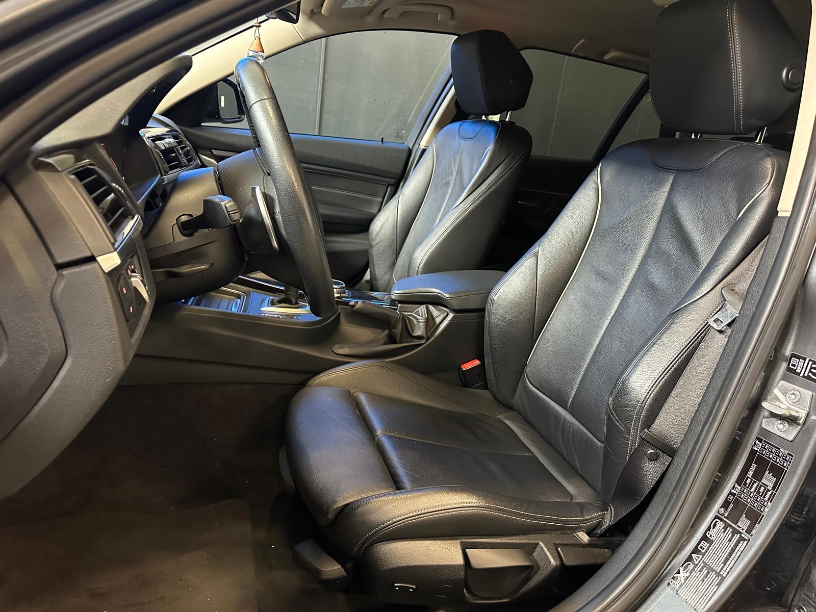 BMW 320i xDrive Touring Modern Line Steptronic-image-9