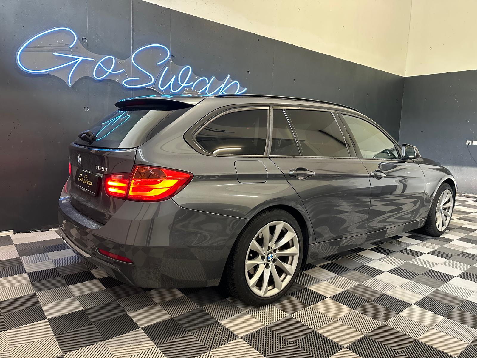 BMW 320i xDrive Touring Modern Line Steptronic-image-5