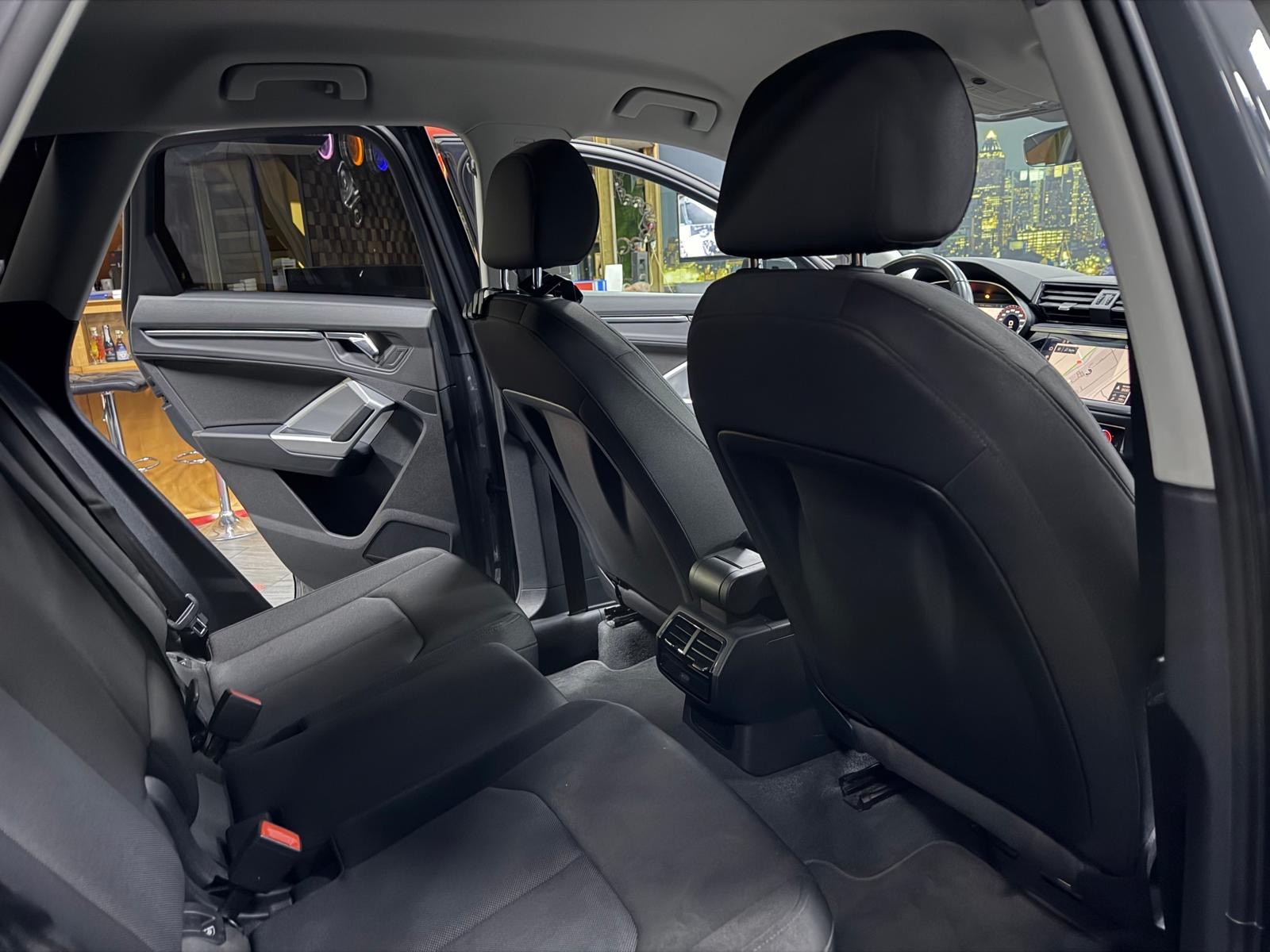 AUDI Q3 35 TDI advanced quattro S-tronic / CH Auto 1 Hand / Gepflegt-image-12