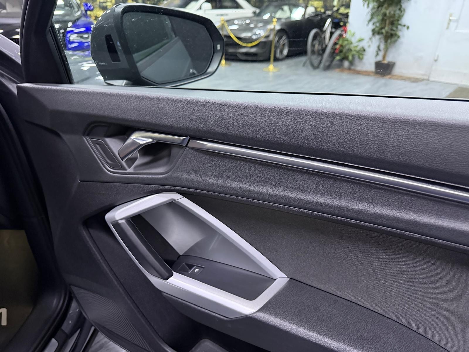 AUDI Q3 35 TDI advanced quattro S-tronic / CH Auto 1 Hand / Gepflegt-image-11