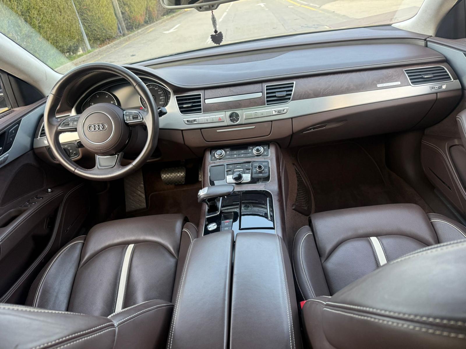 AUDI A8 4.2 TDI quattro tiptronic-image-9
