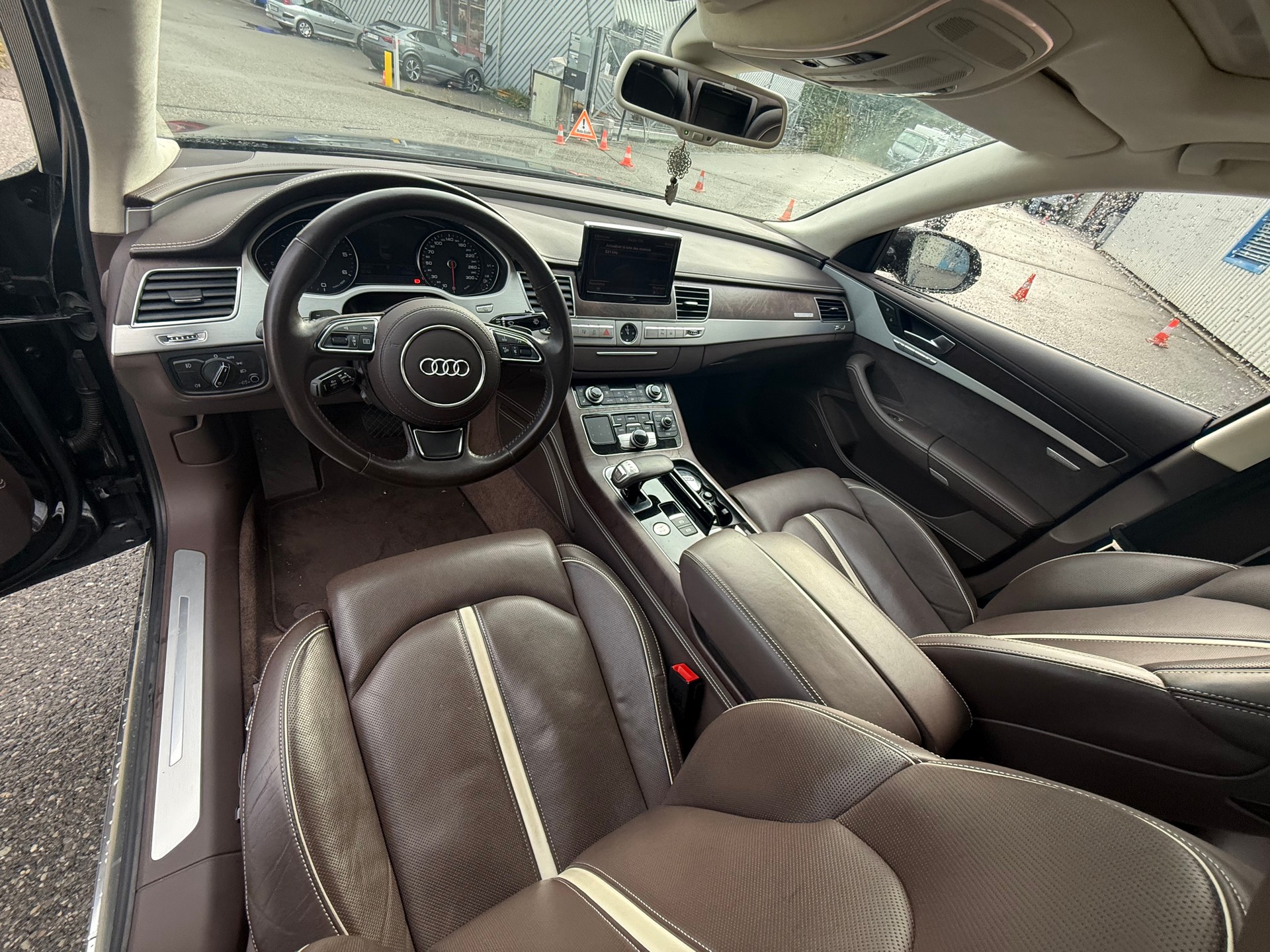 AUDI A8 4.2 TDI quattro tiptronic-image-15