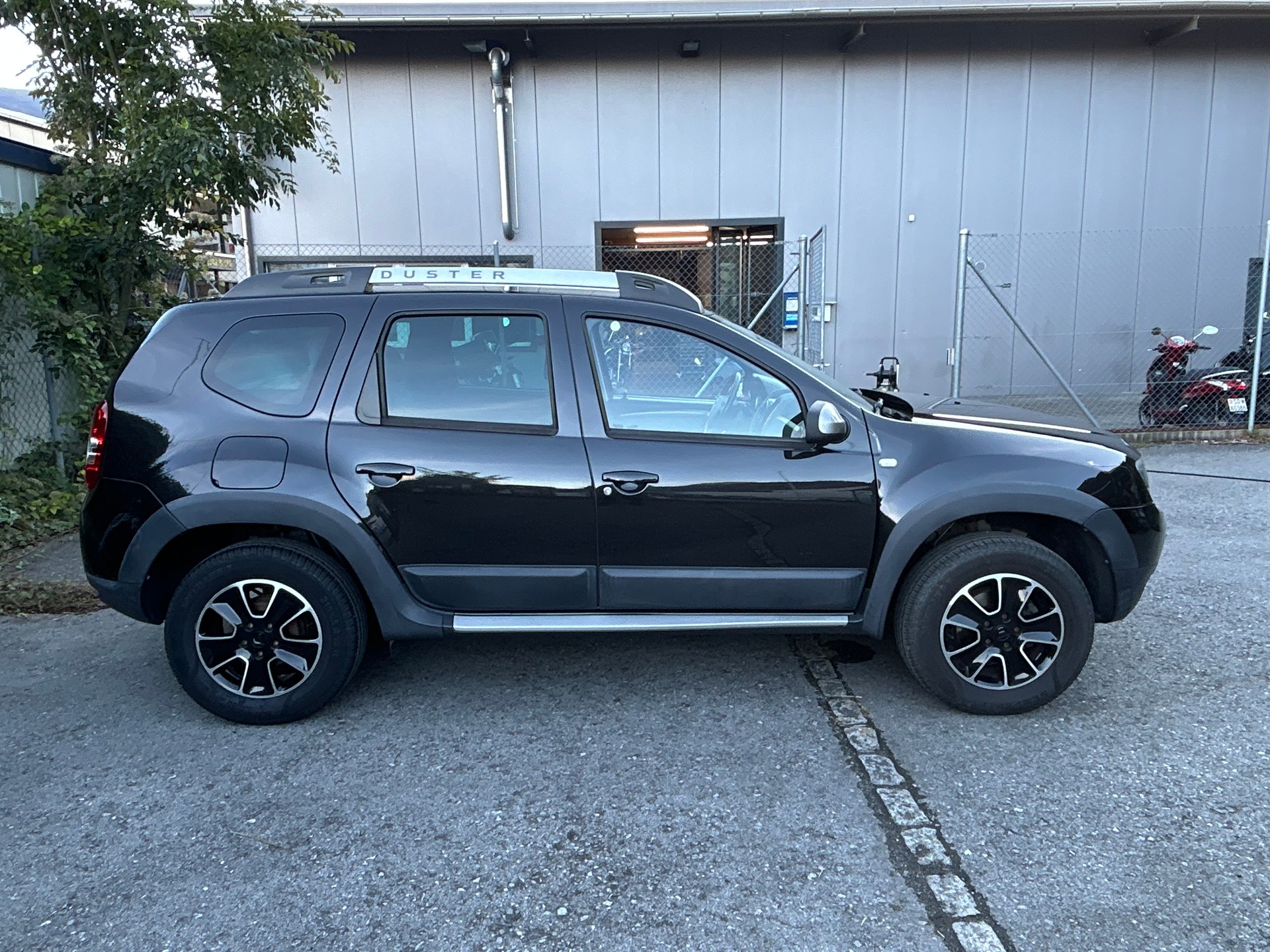 DACIA Duster 1.2 T Urban Explorer 4x4-image-7