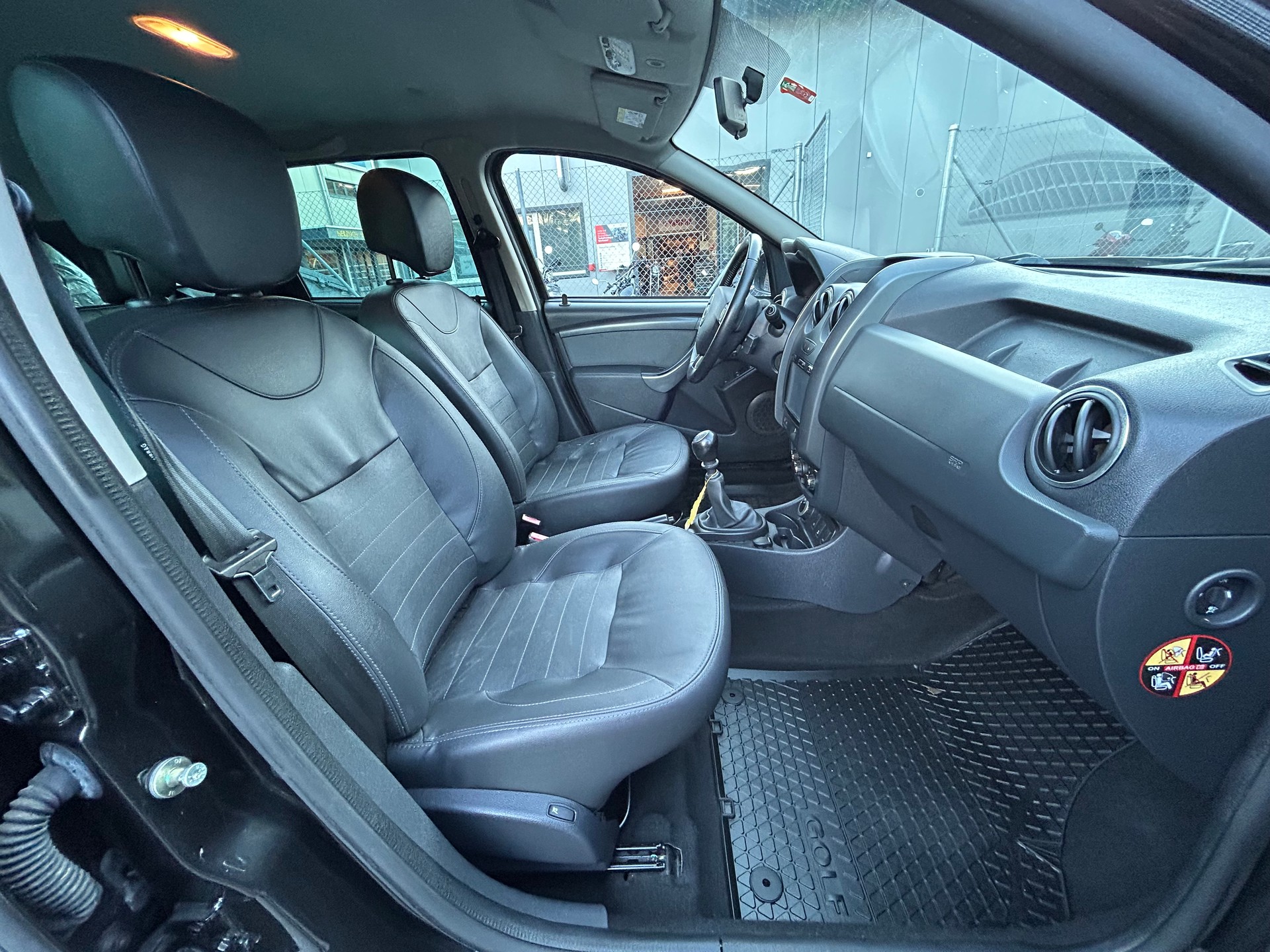 DACIA Duster 1.2 T Urban Explorer 4x4-image-13