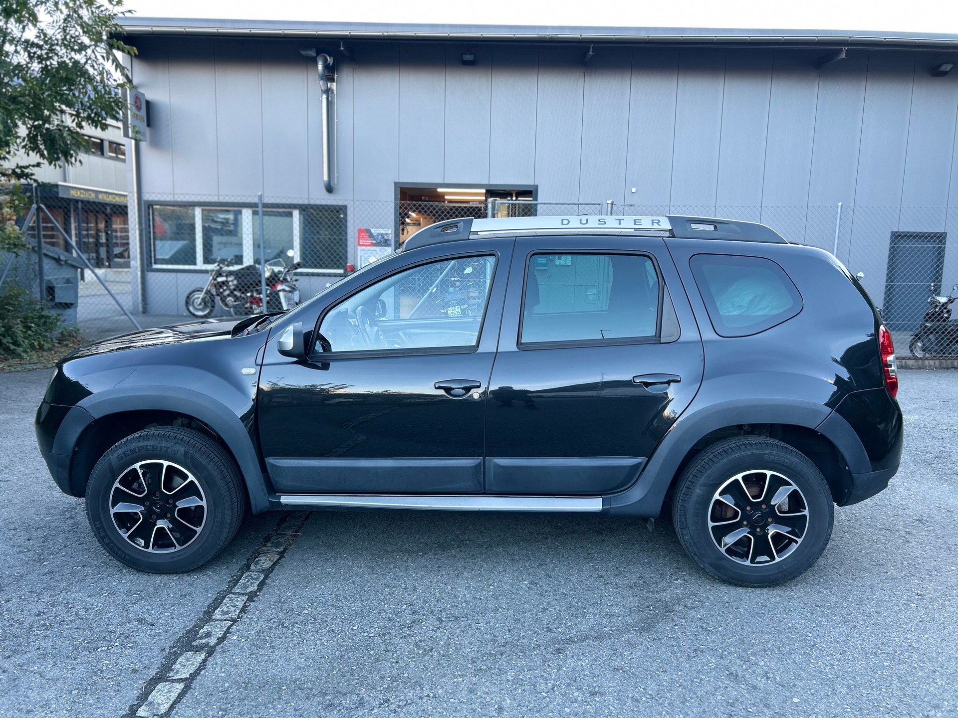 DACIA Duster 1.2 T Urban Explorer 4x4-image-6