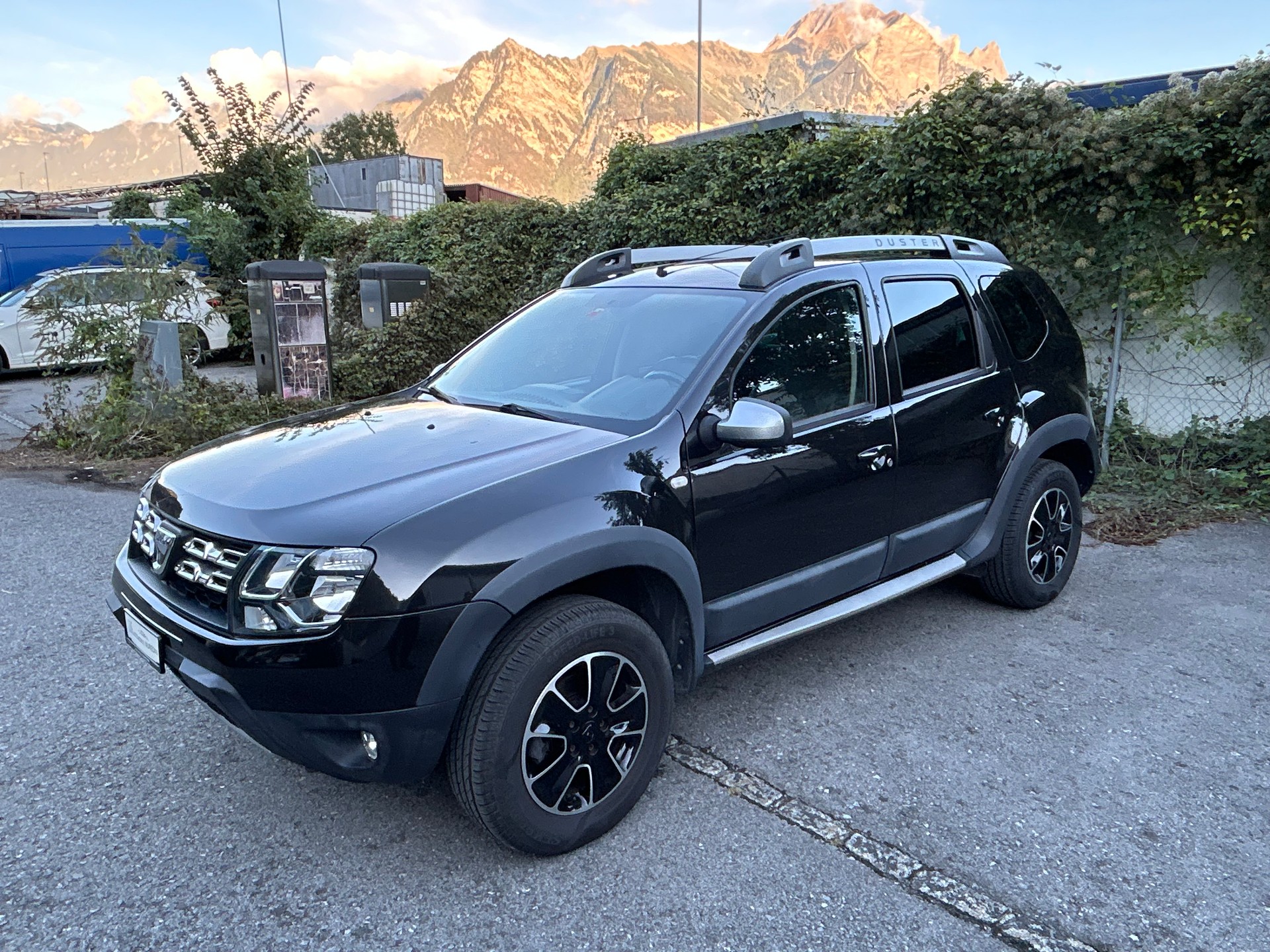 DACIA Duster 1.2 T Urban Explorer 4x4-image-0