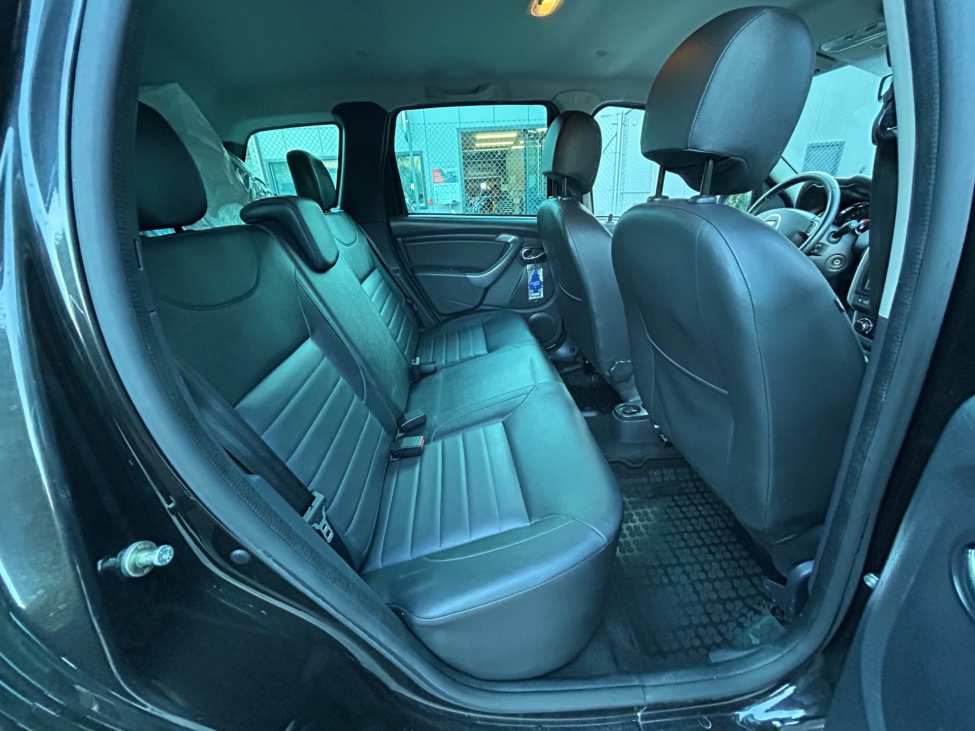 DACIA Duster 1.2 T Urban Explorer 4x4-image-14