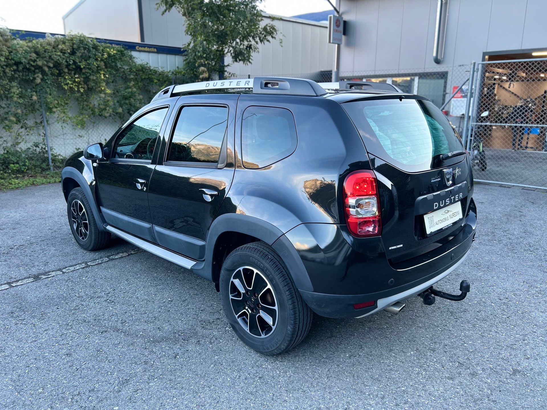 DACIA Duster 1.2 T Urban Explorer 4x4-image-3