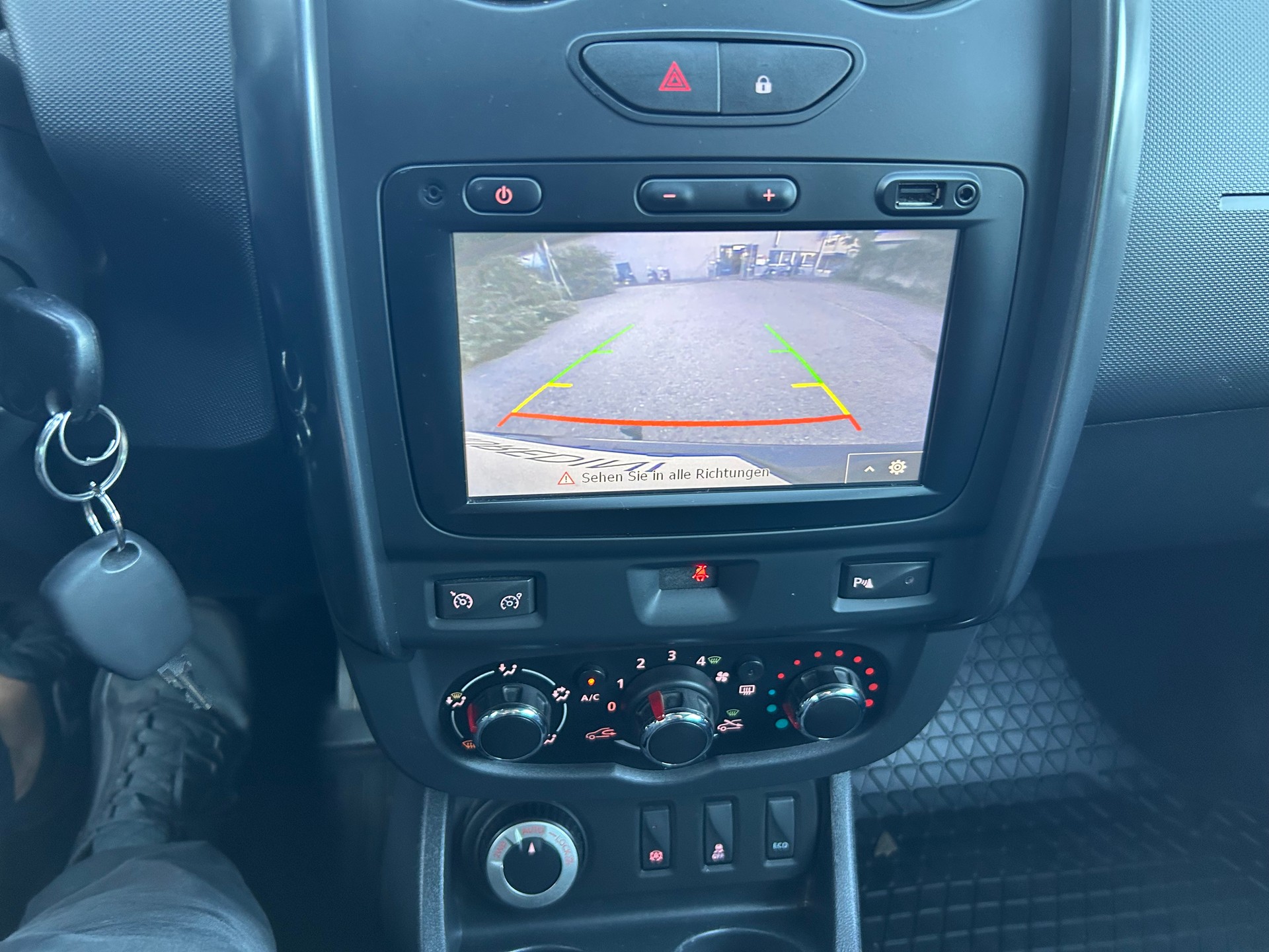 DACIA Duster 1.2 T Urban Explorer 4x4-image-10