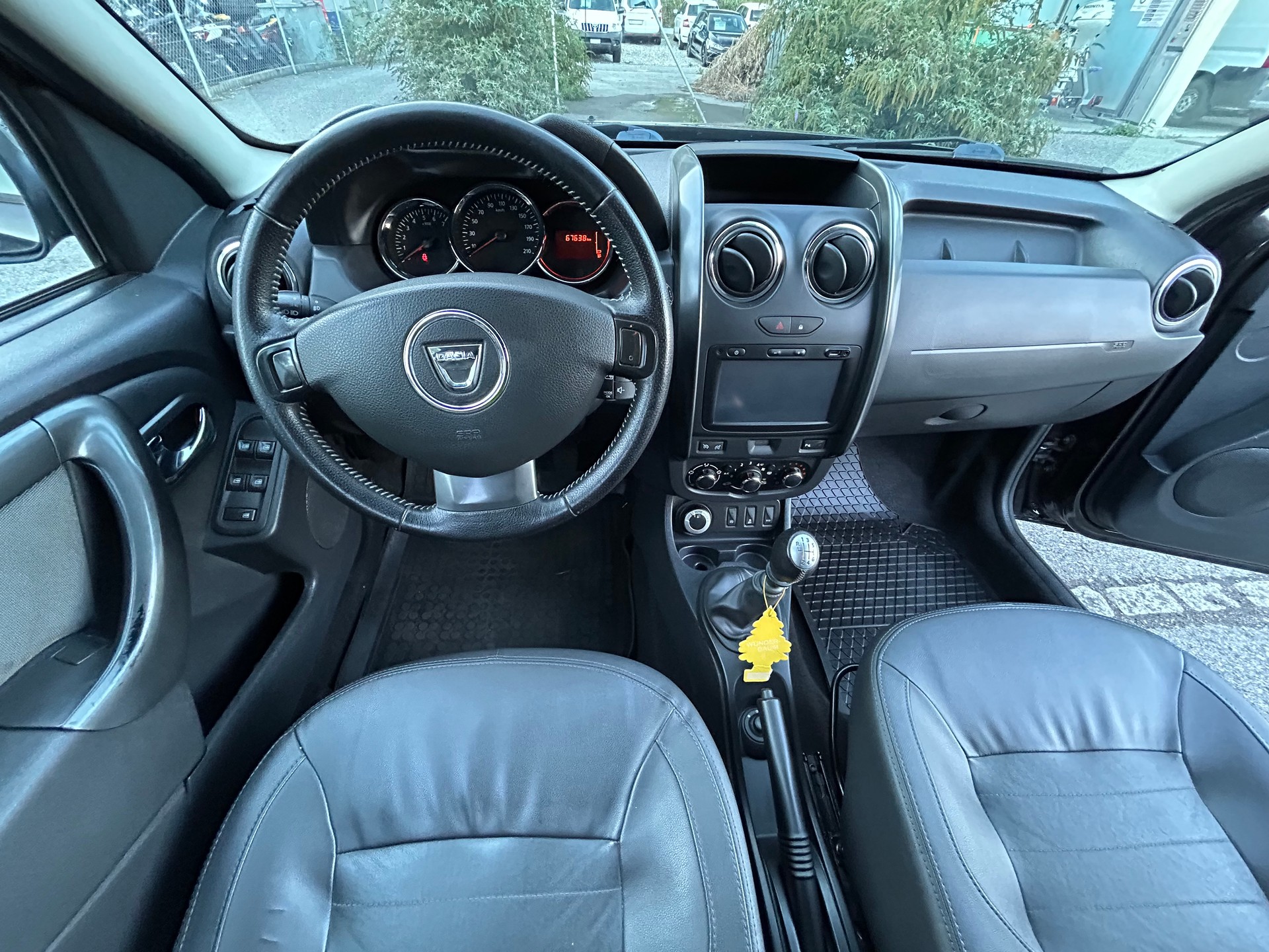 DACIA Duster 1.2 T Urban Explorer 4x4-image-9
