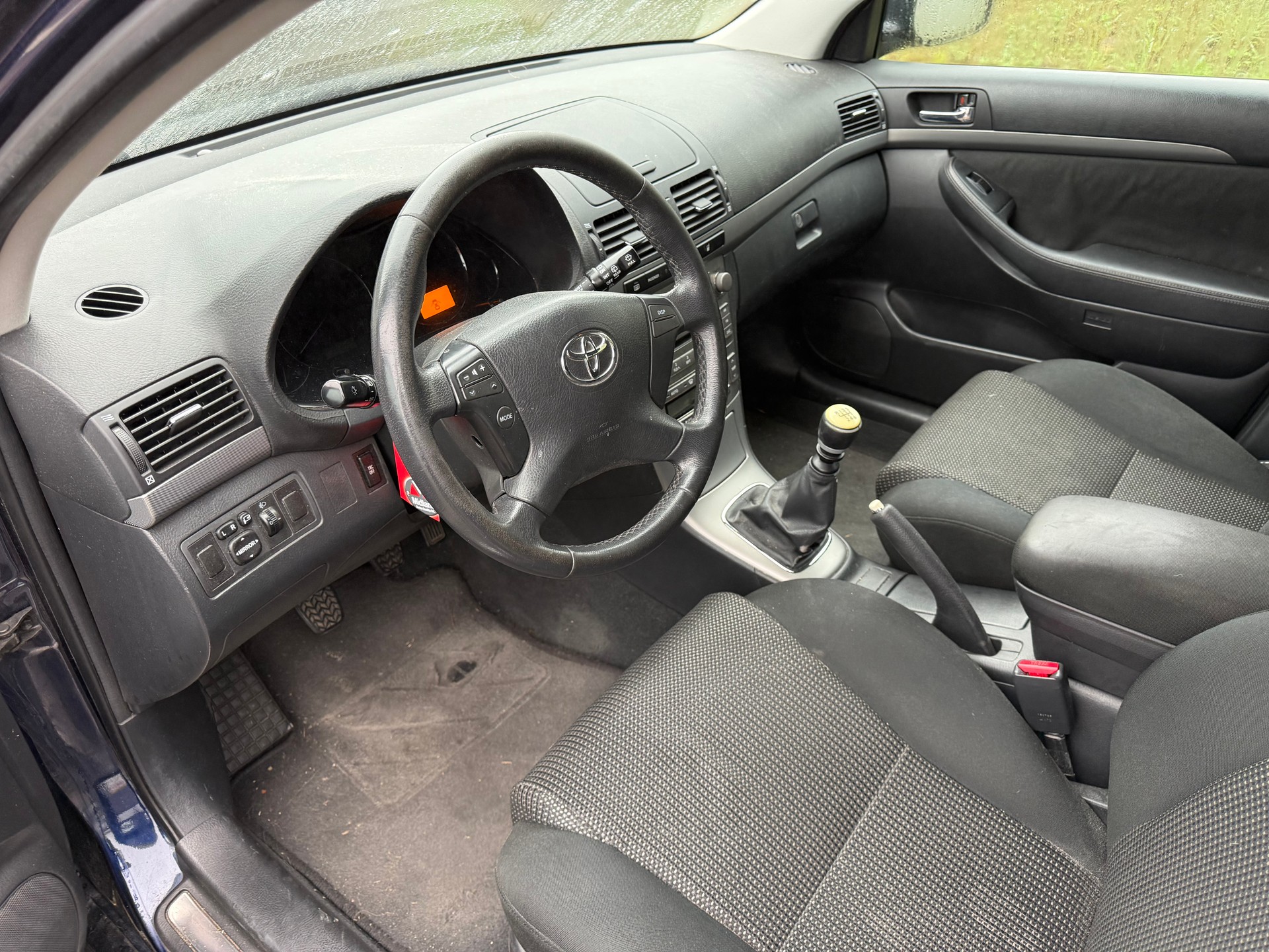 TOYOTA Avensis 2.0D-4 D Linea Sol Sportswagon-image-4