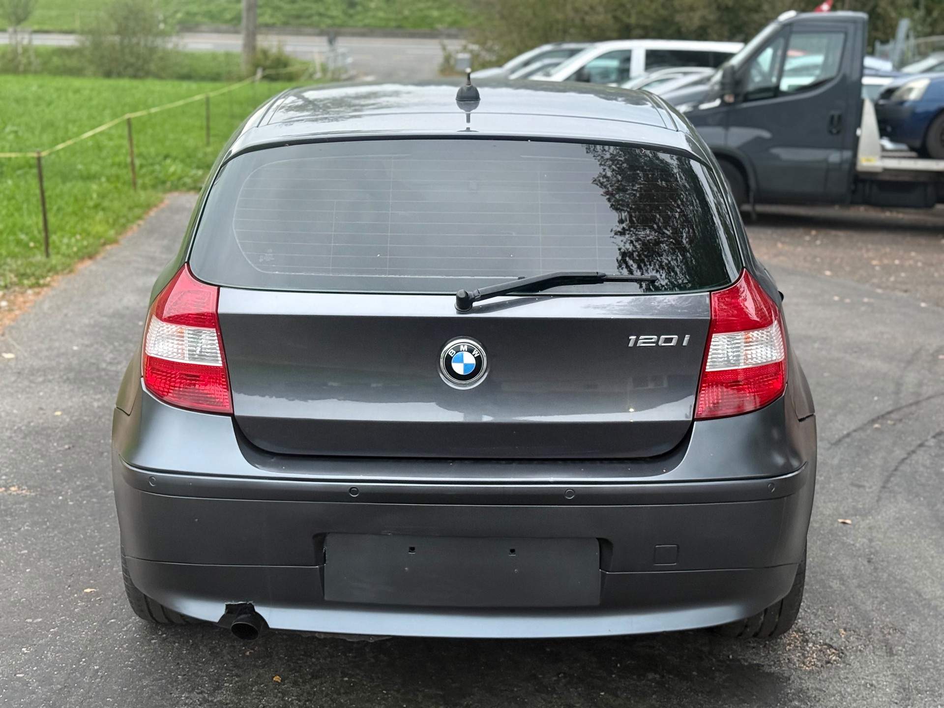 BMW 120i-image-5
