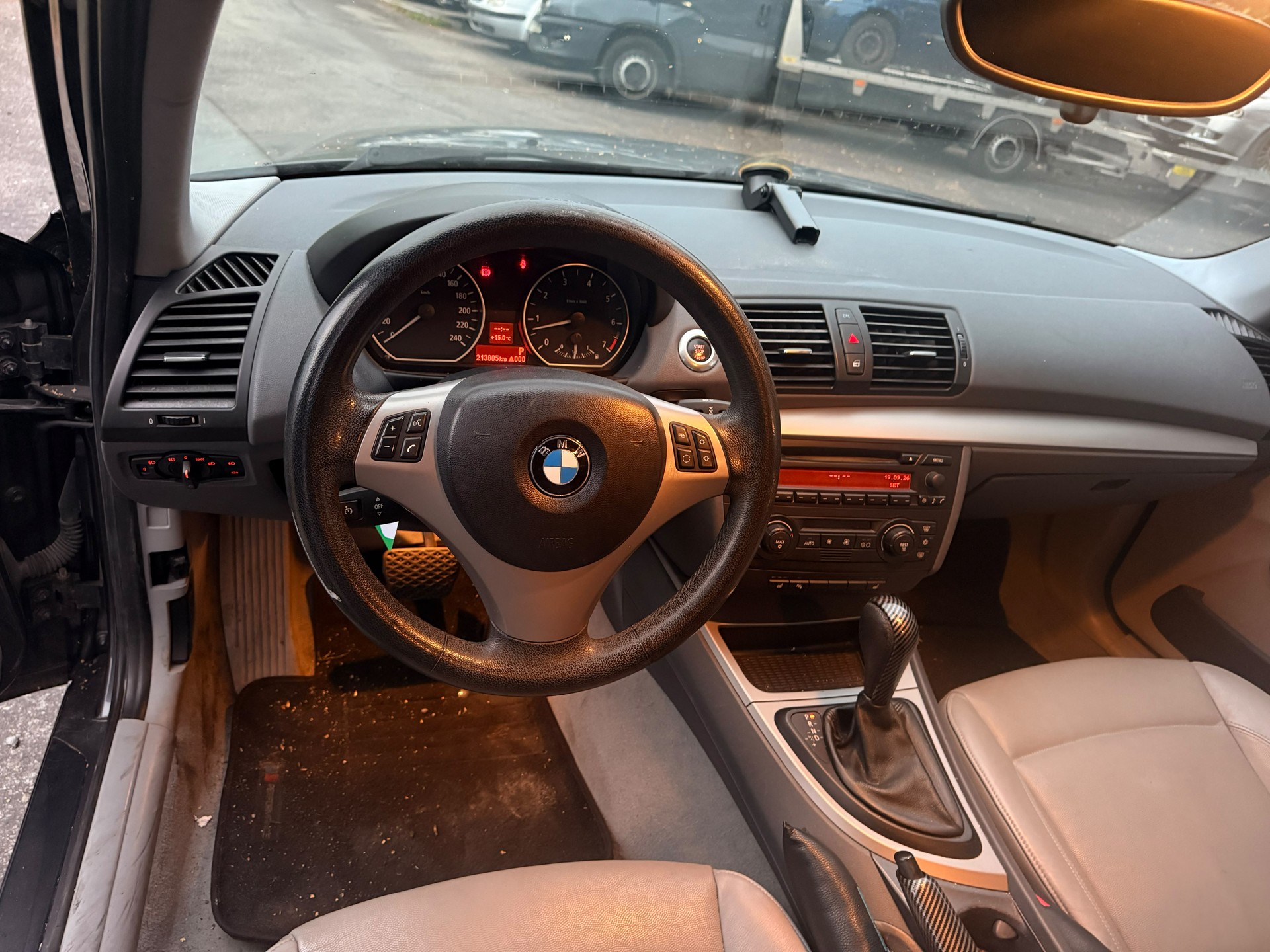 BMW 120i-image-6