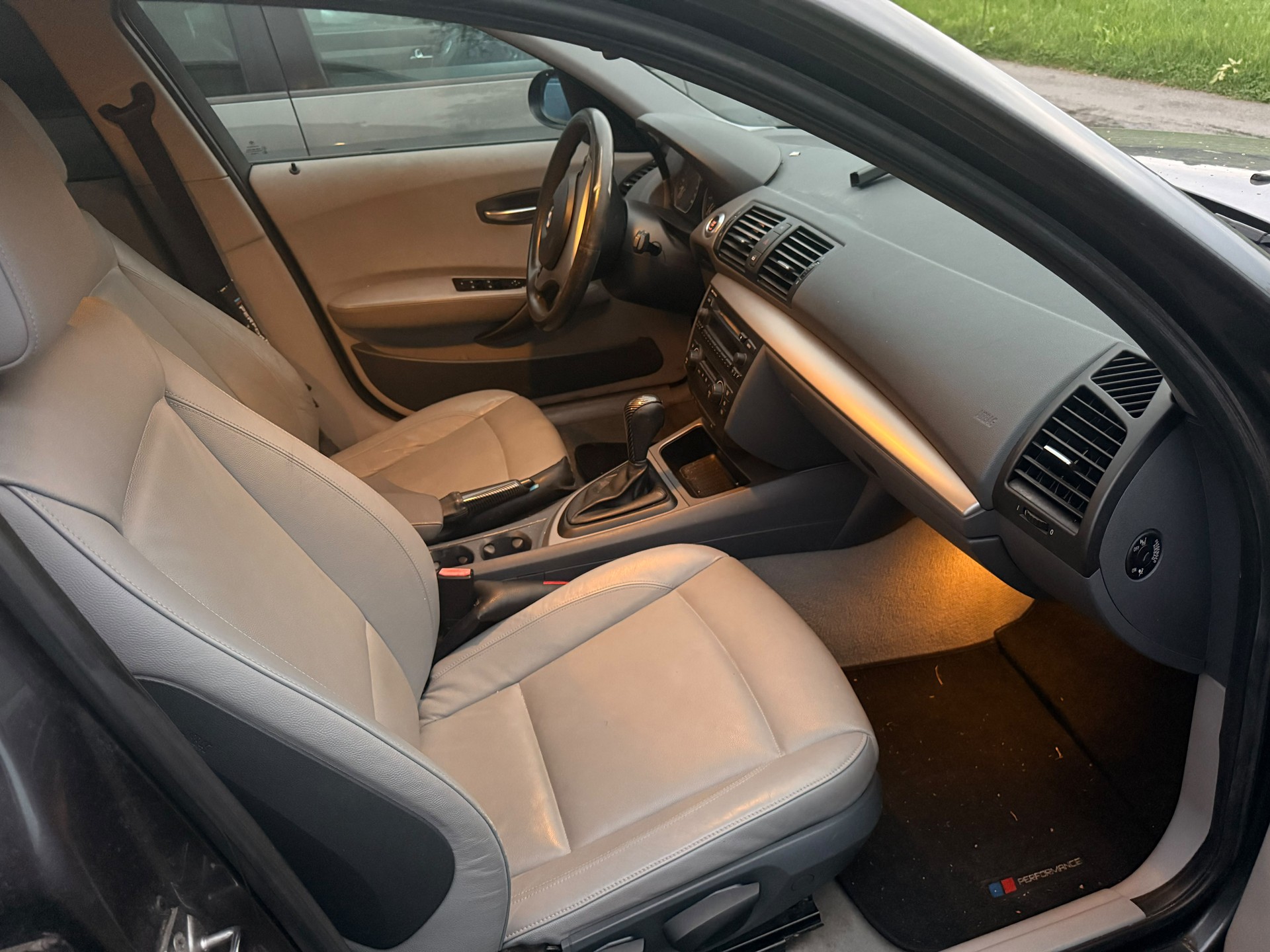 BMW 120i-image-8