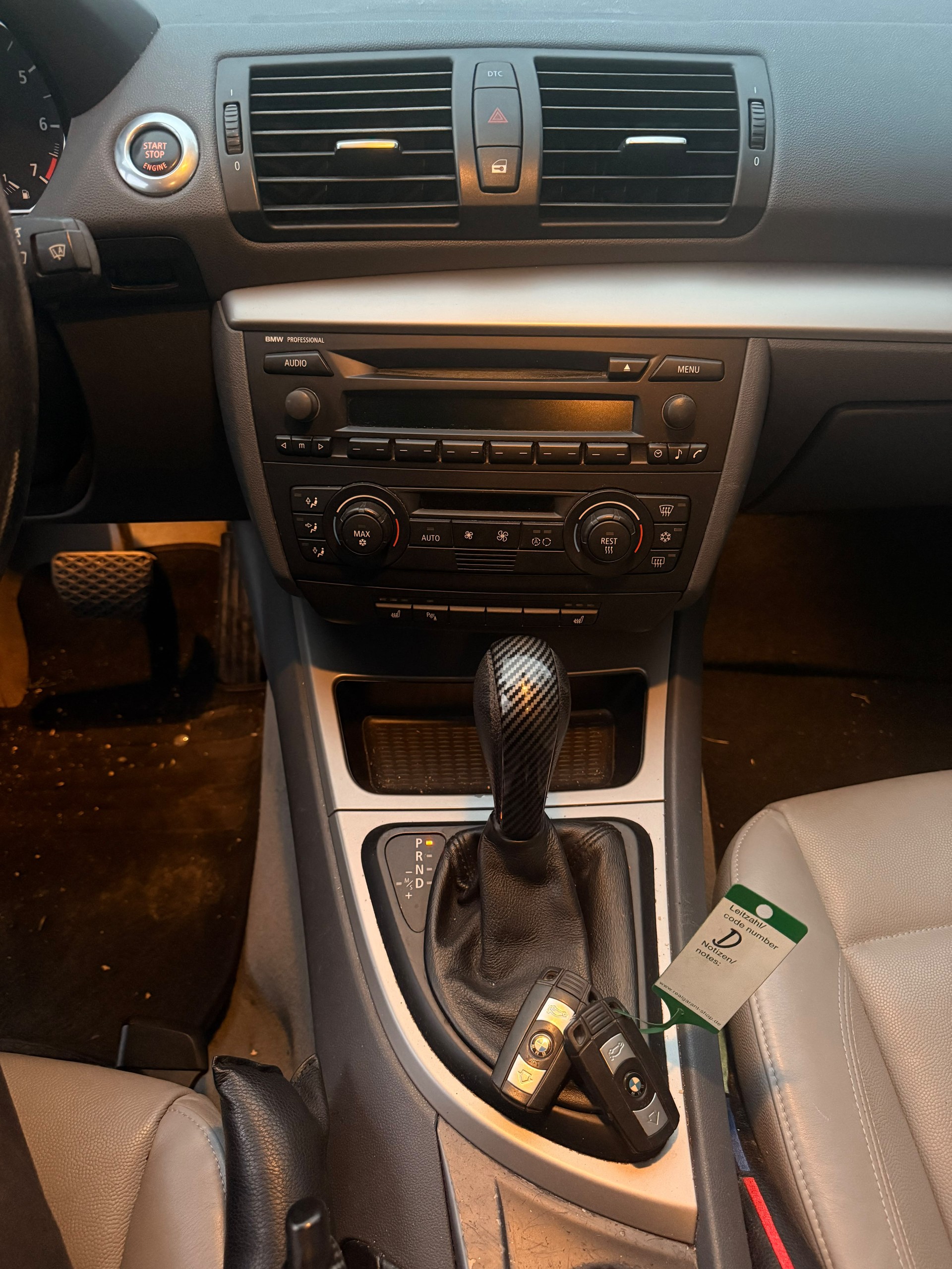 BMW 120i-image-7