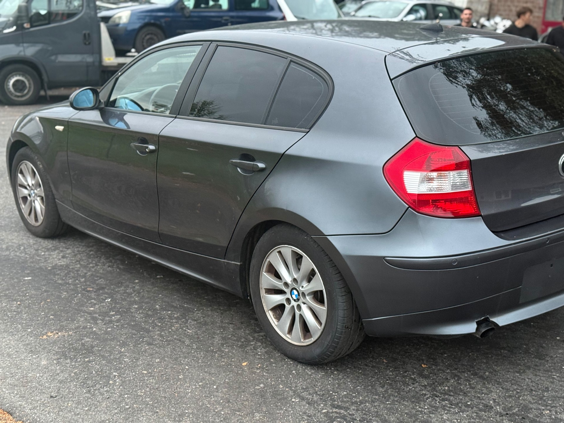 BMW 120i-image-4