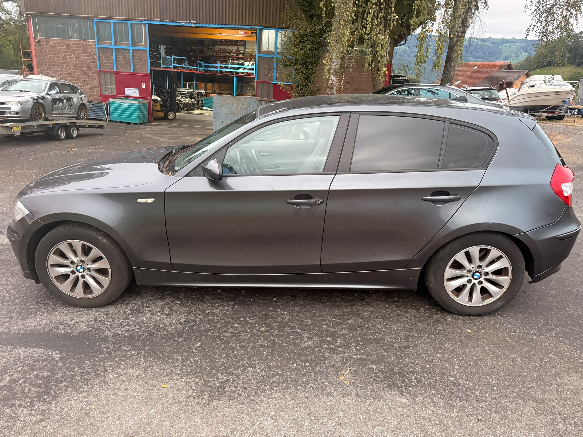 BMW 120i-image-3