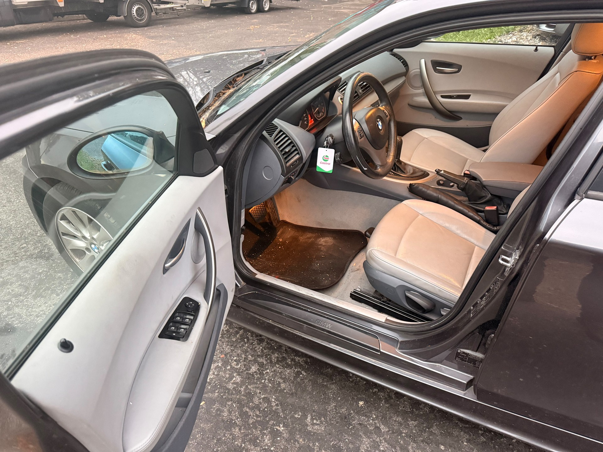 BMW 120i-image-9