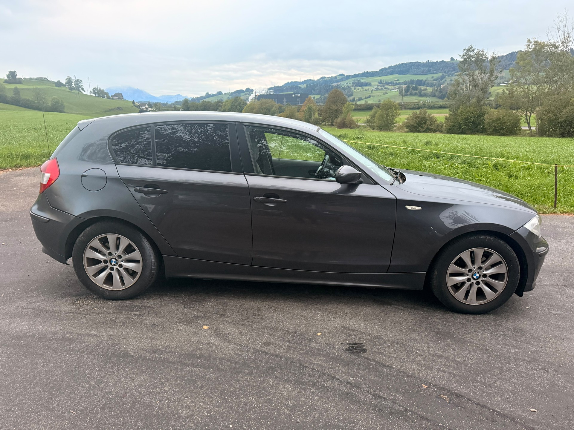 BMW 120i-image-2