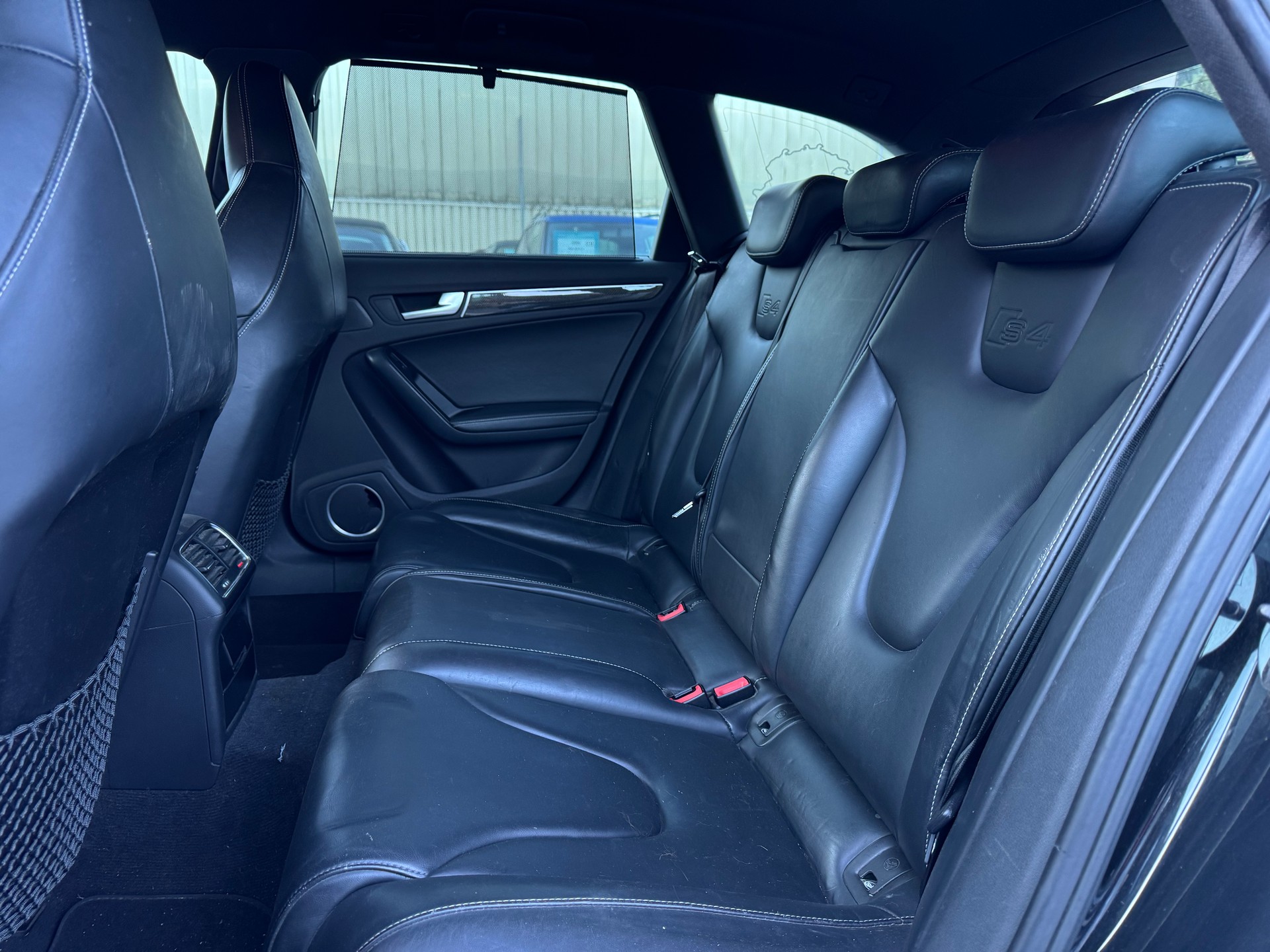 AUDI S4 Avant 3.0 TFSI quattro S-tronic-image-8