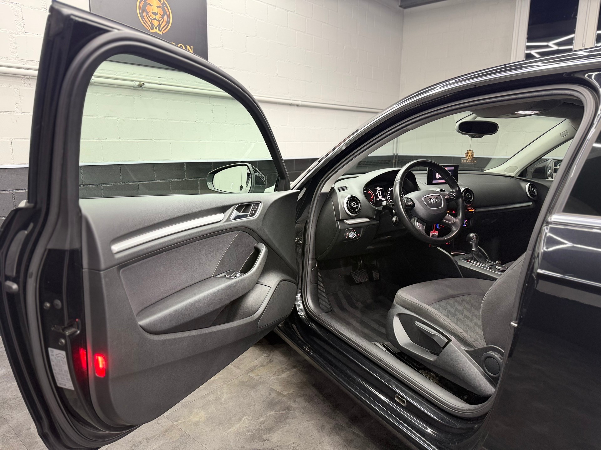 AUDI A3 2.0 TDI Attraction S-tronic | CH-Auto-image-10