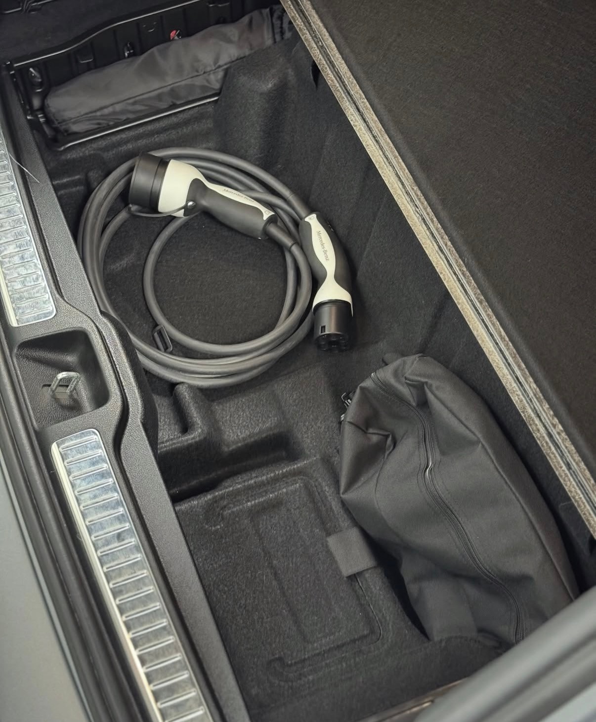 MERCEDES-BENZ GLC 300 de AMG Line 4m-image-5