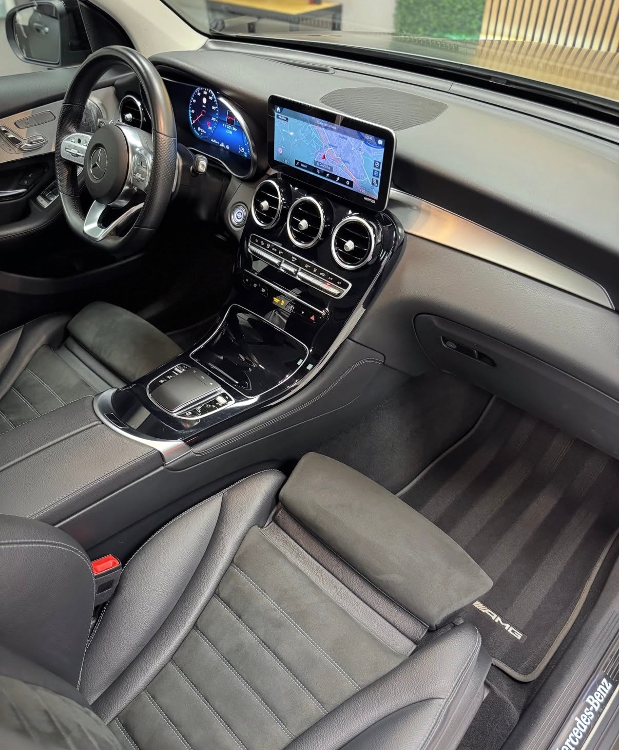 MERCEDES-BENZ GLC 300 de AMG Line 4m-image-1
