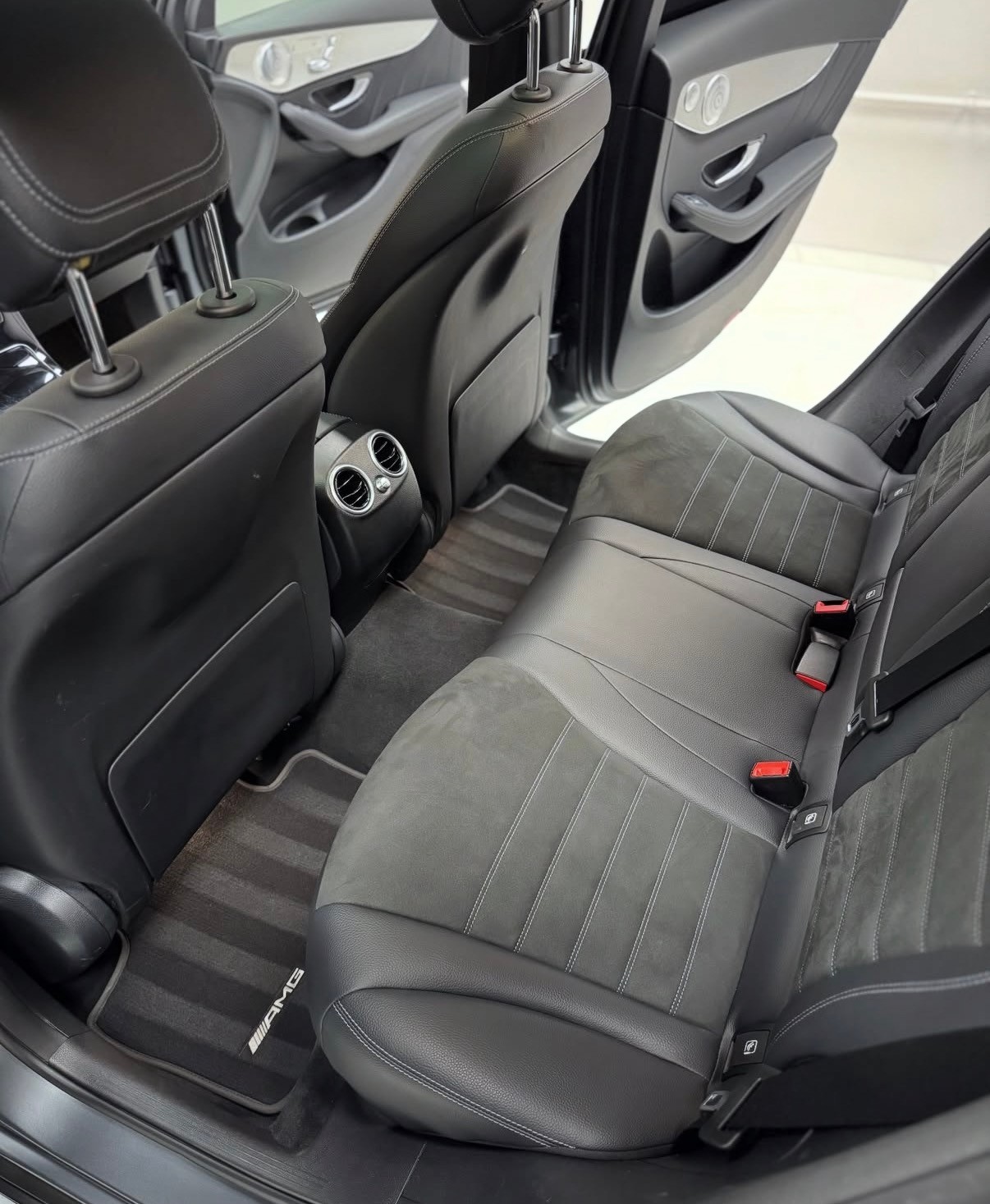 MERCEDES-BENZ GLC 300 de AMG Line 4m-image-4