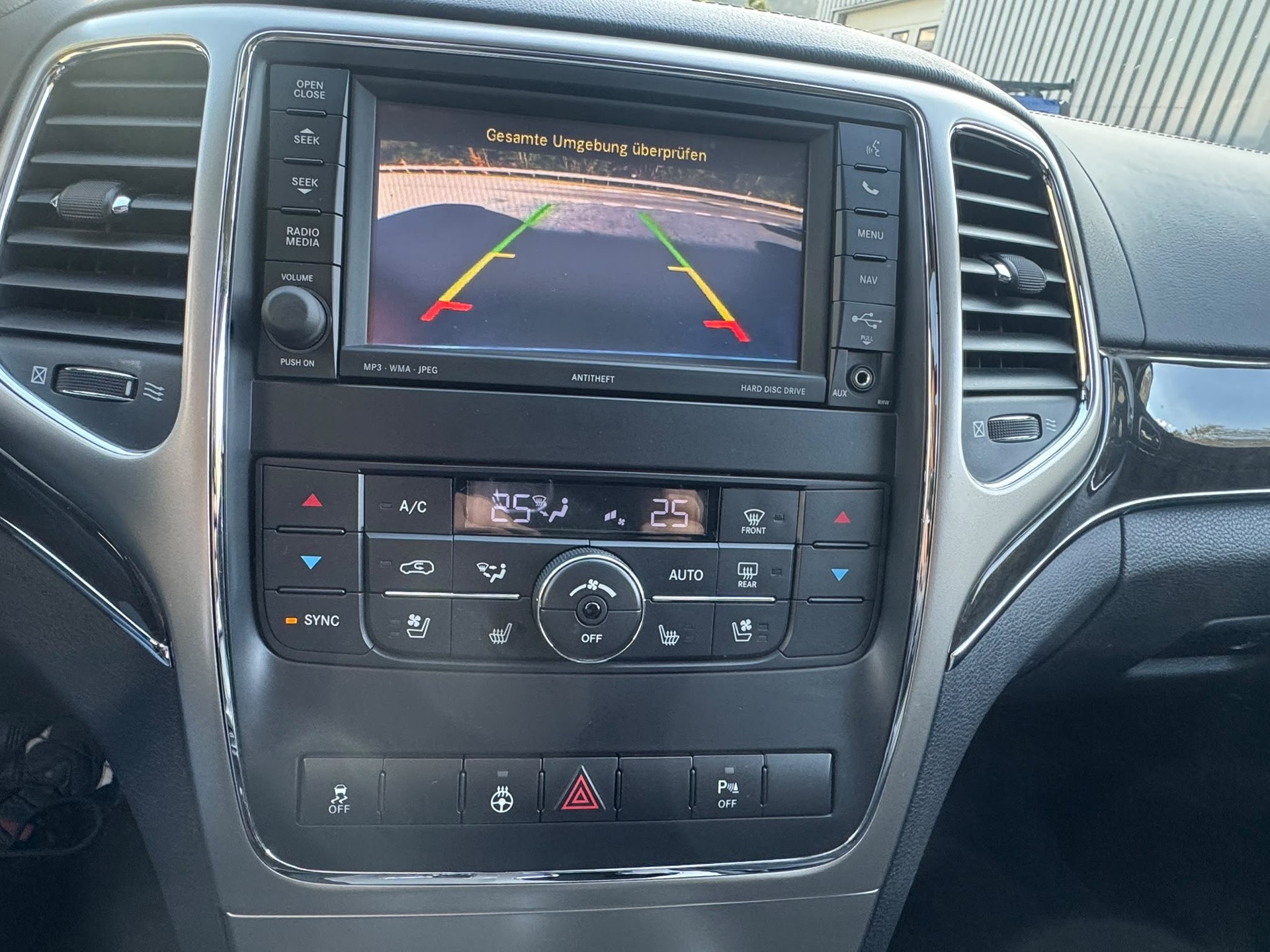 JEEP Grand Cherokee 3.0 CRD Overland Automatic-image-13