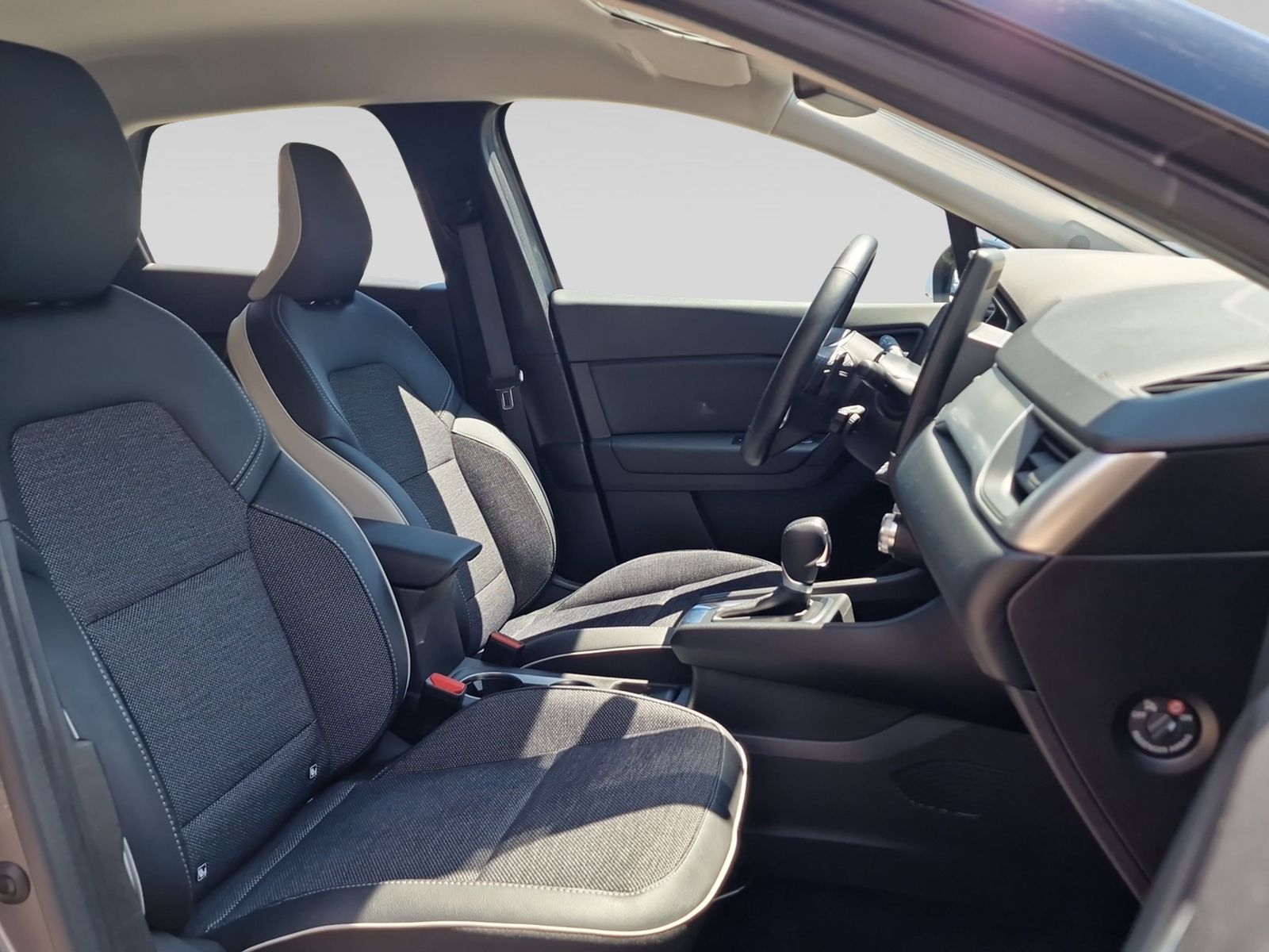 RENAULT Captur 1.3 TCe 140 Intens mild hybrid EDC-image-5