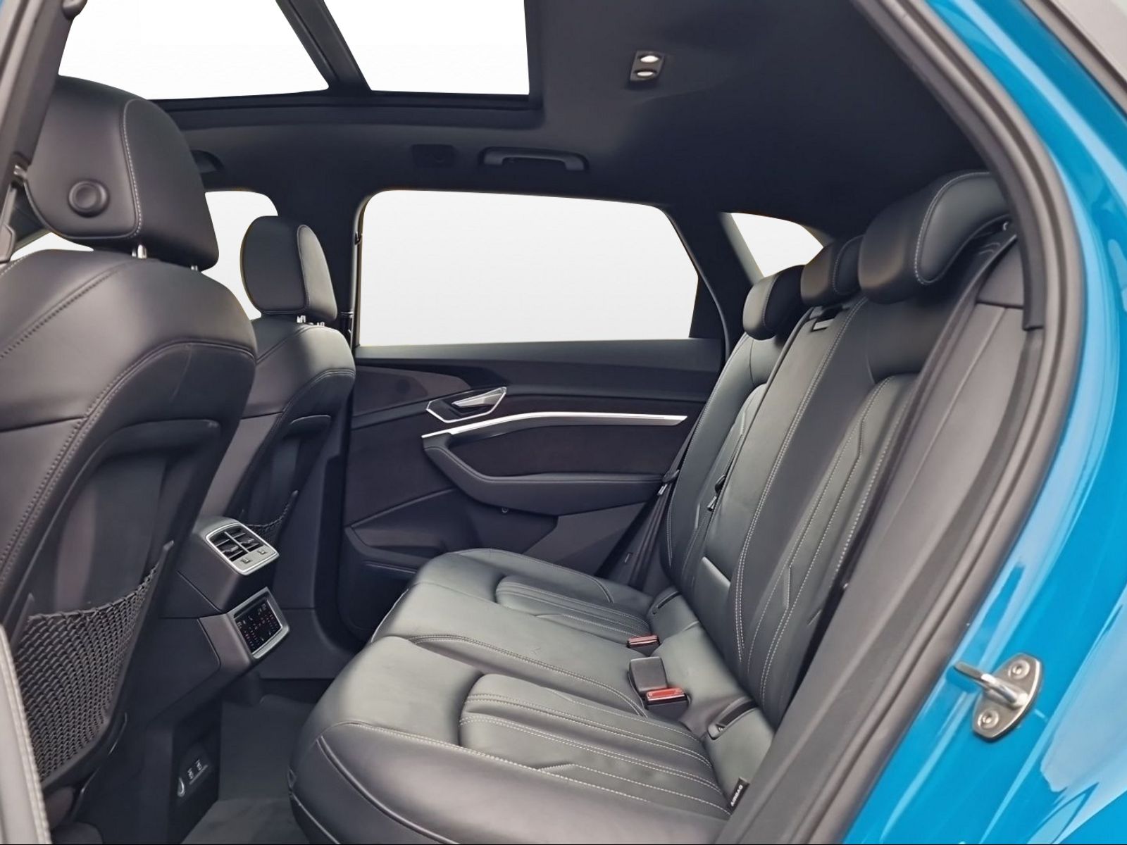 AUDI e-tron 55 Advanced quattro-image-10