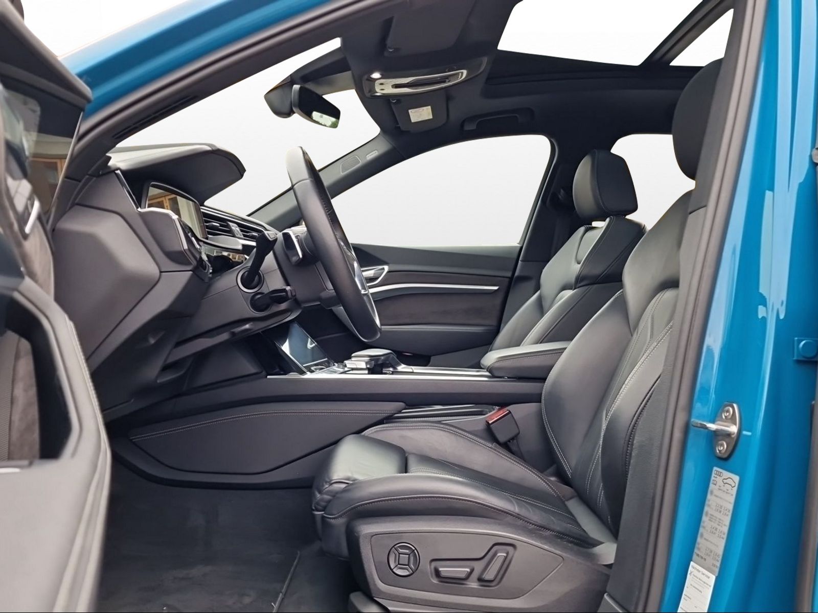AUDI e-tron 55 Advanced quattro-image-6