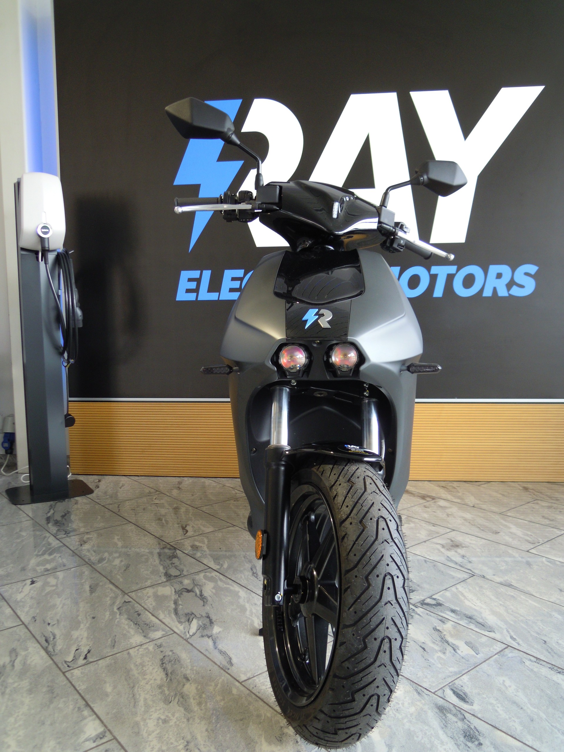 RAY Ray 7.7 1.8 KW Charger-image-6