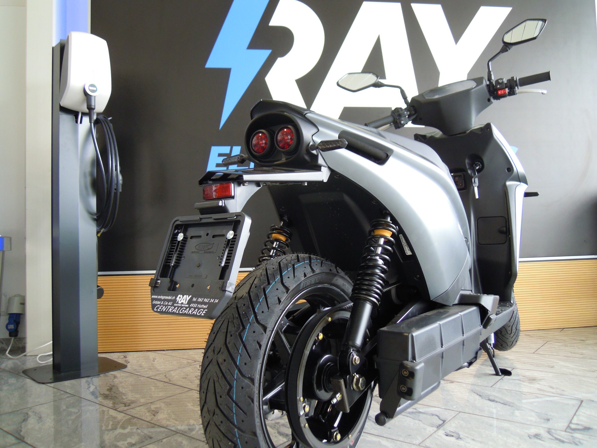 RAY Ray 7.7 1.8 KW Charger-image-2