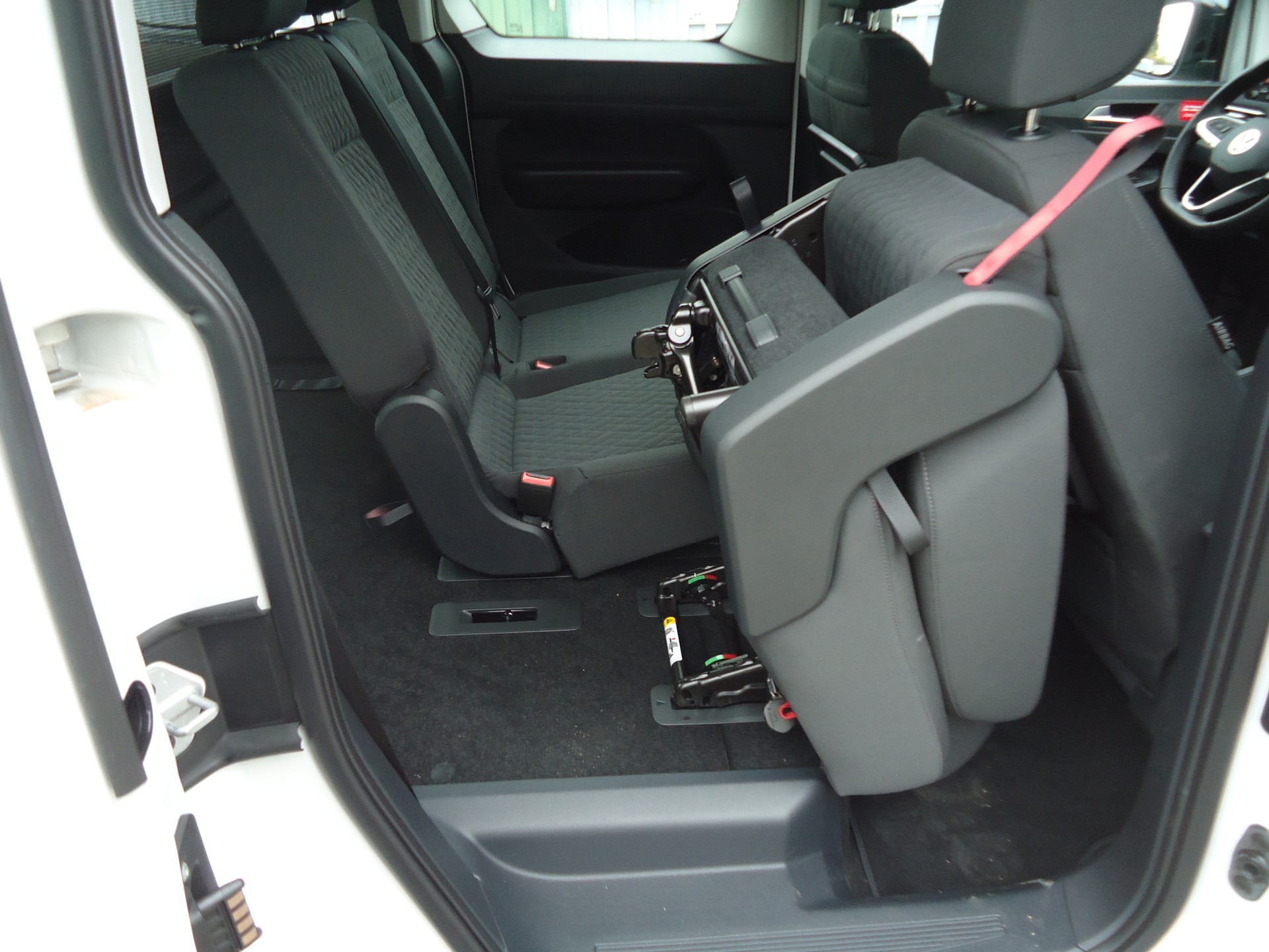 VW Caddy 2.0 TDI Life DSG CH Auto 5 Jahre GARANTIE ! !-image-5
