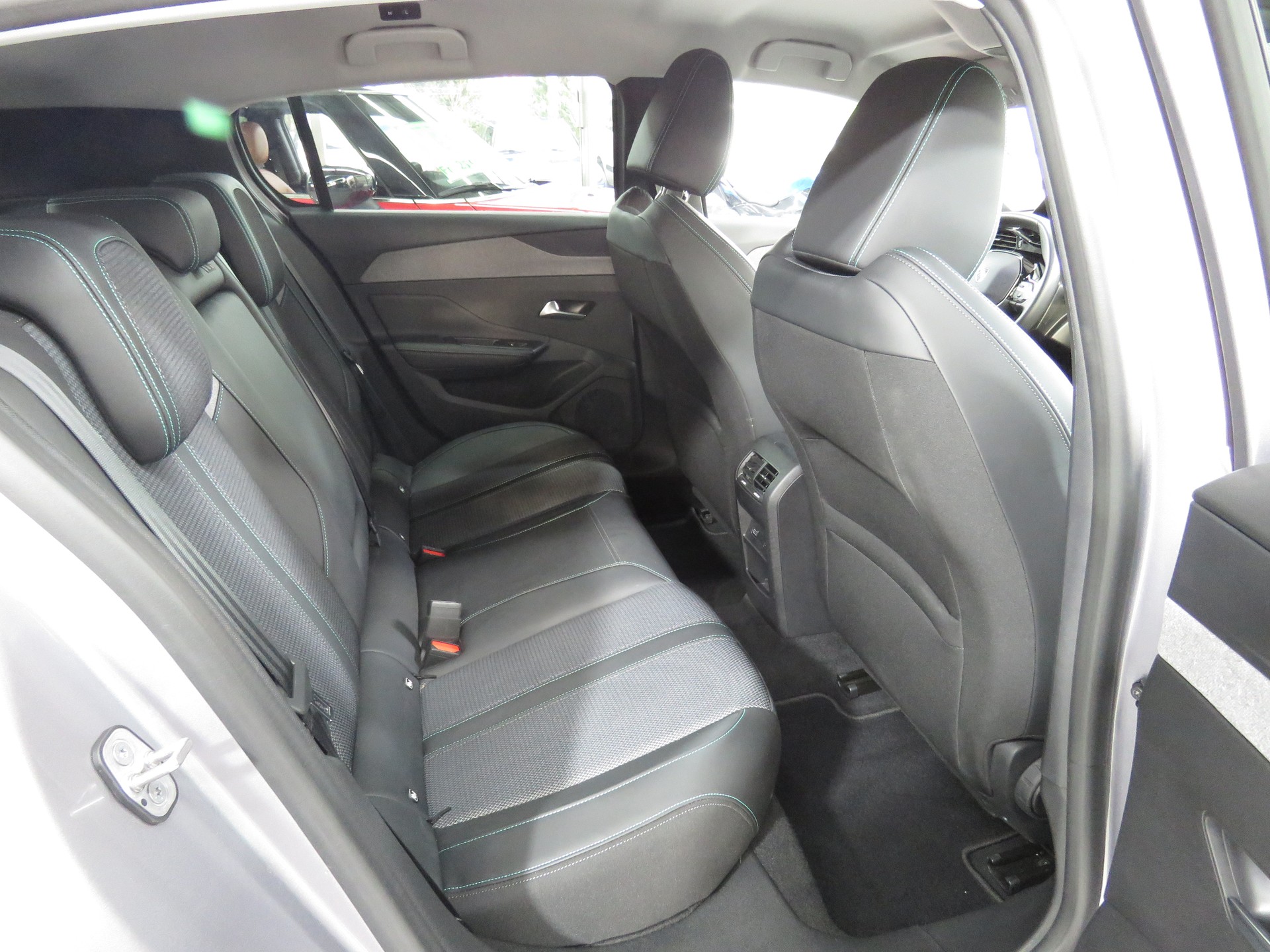 PEUGEOT 308 1.2 Pure Tech Allure EAT8 (Automat)-image-13