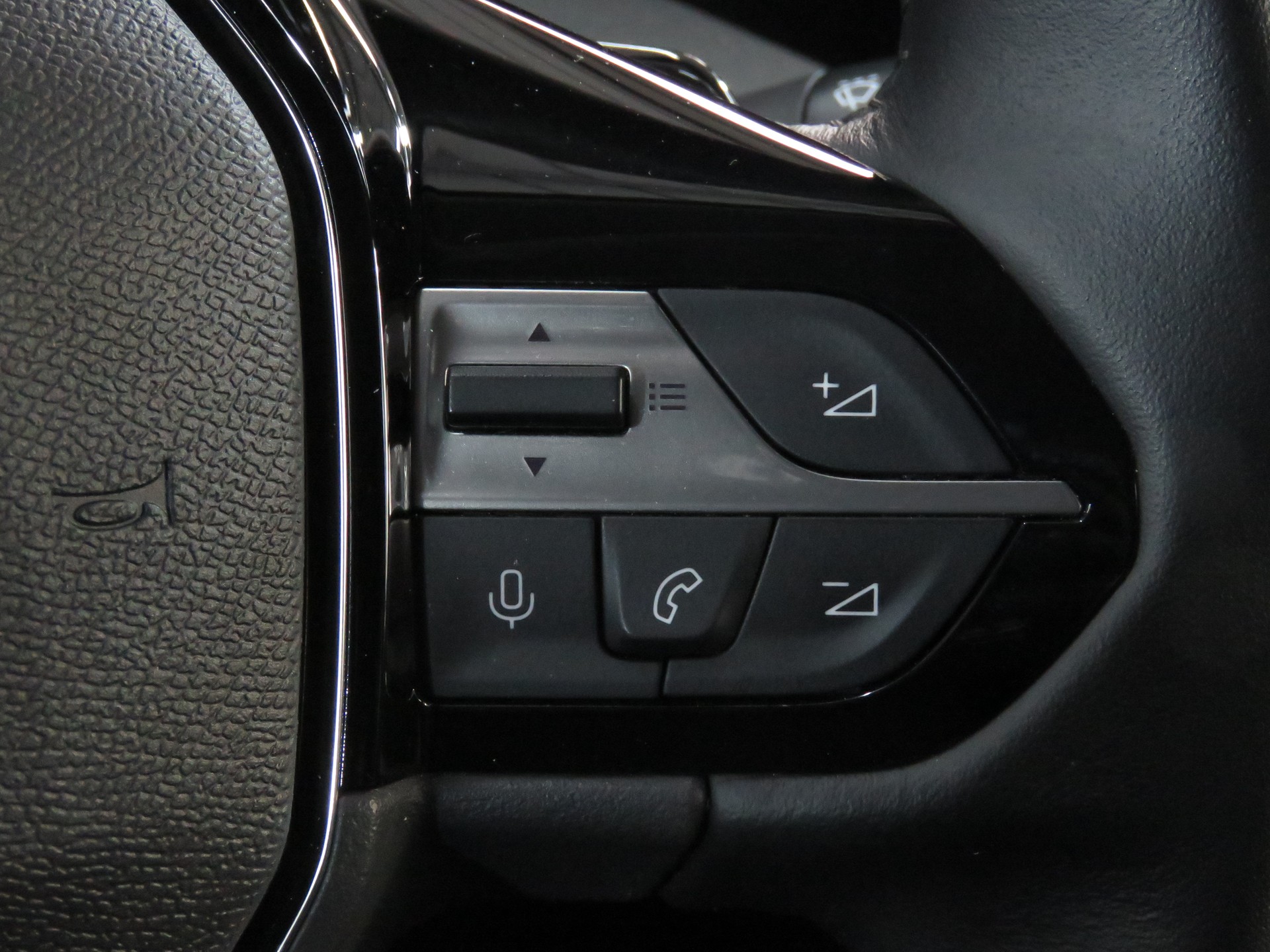 PEUGEOT 308 1.2 Pure Tech Allure EAT8 (Automat)-image-20