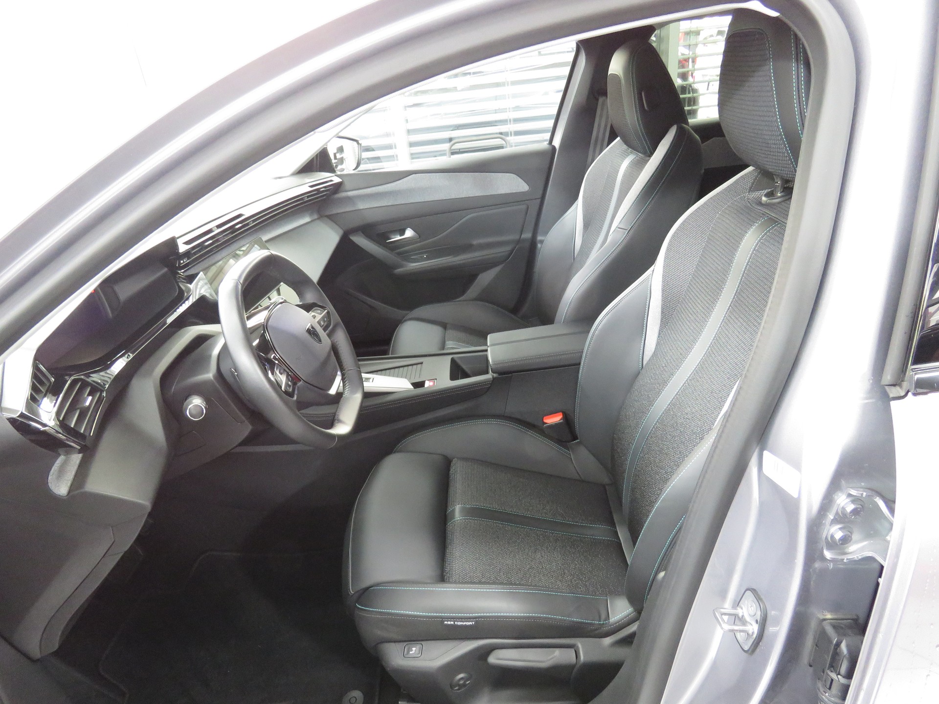 PEUGEOT 308 1.2 Pure Tech Allure EAT8 (Automat)-image-7
