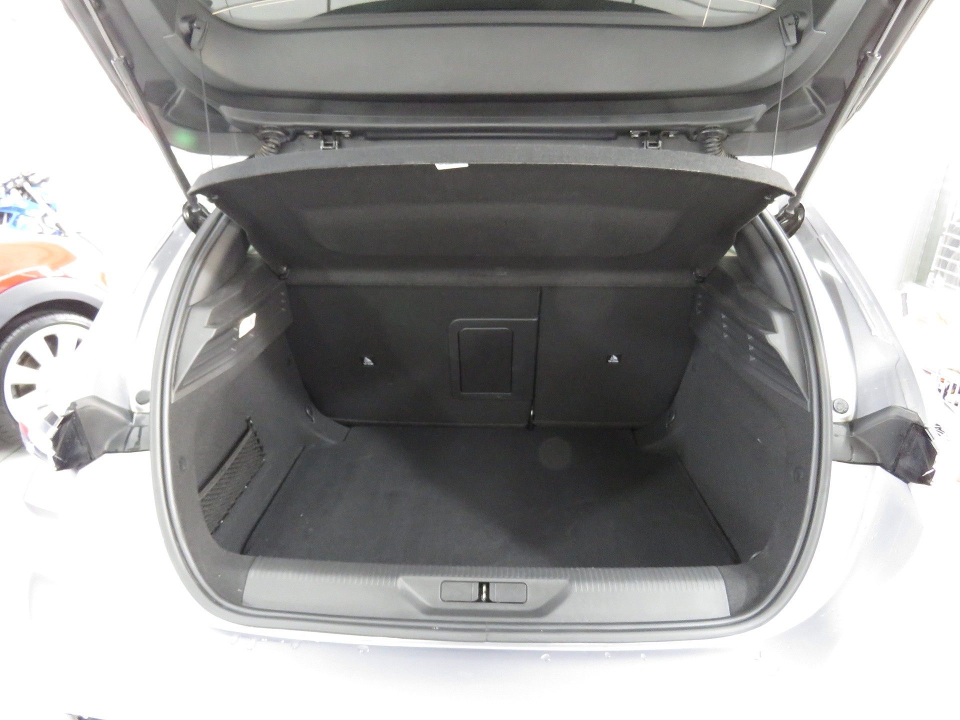 PEUGEOT 308 1.2 Pure Tech Allure EAT8 (Automat)-image-10