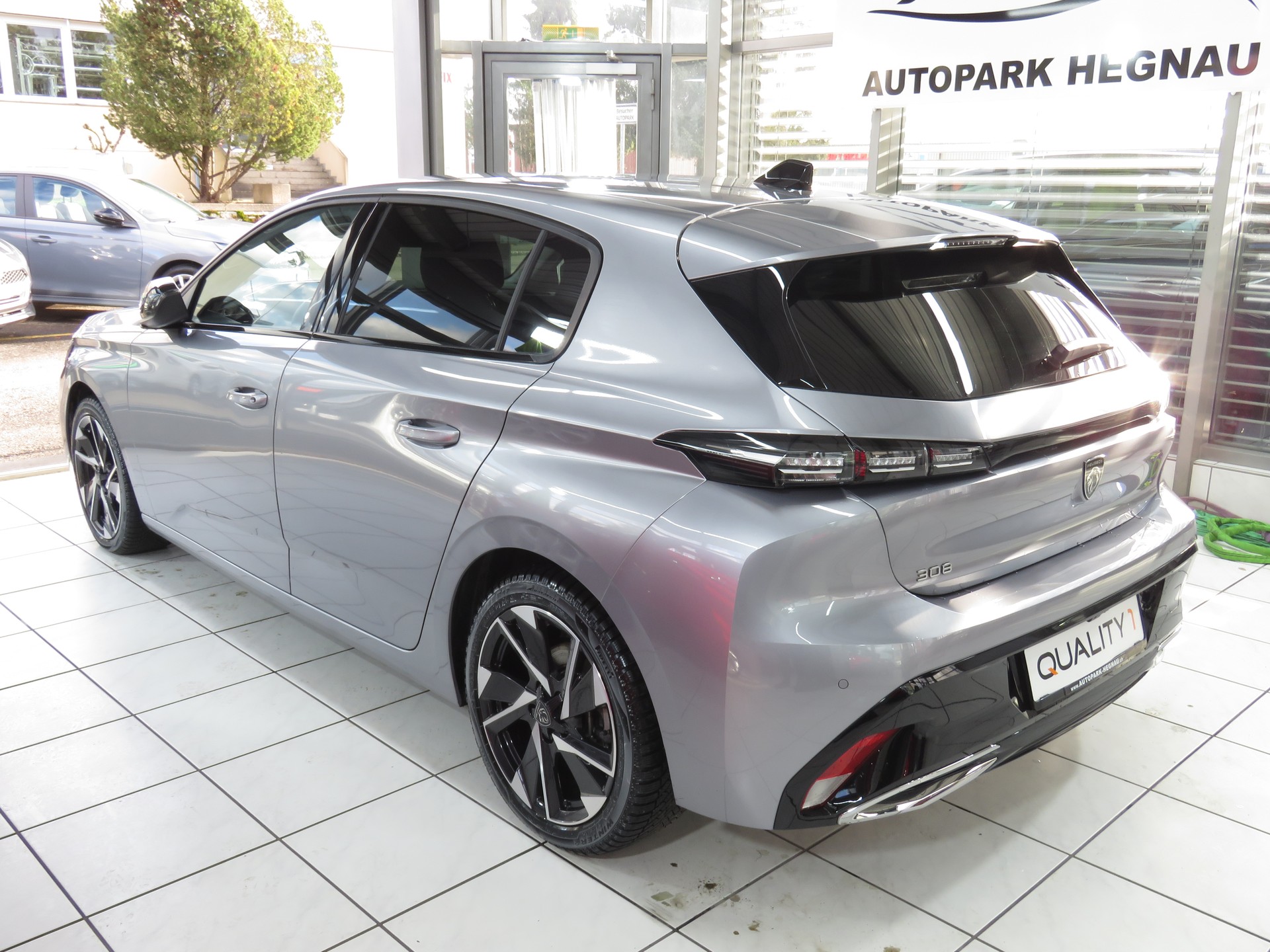 PEUGEOT 308 1.2 Pure Tech Allure EAT8 (Automat)-image-5