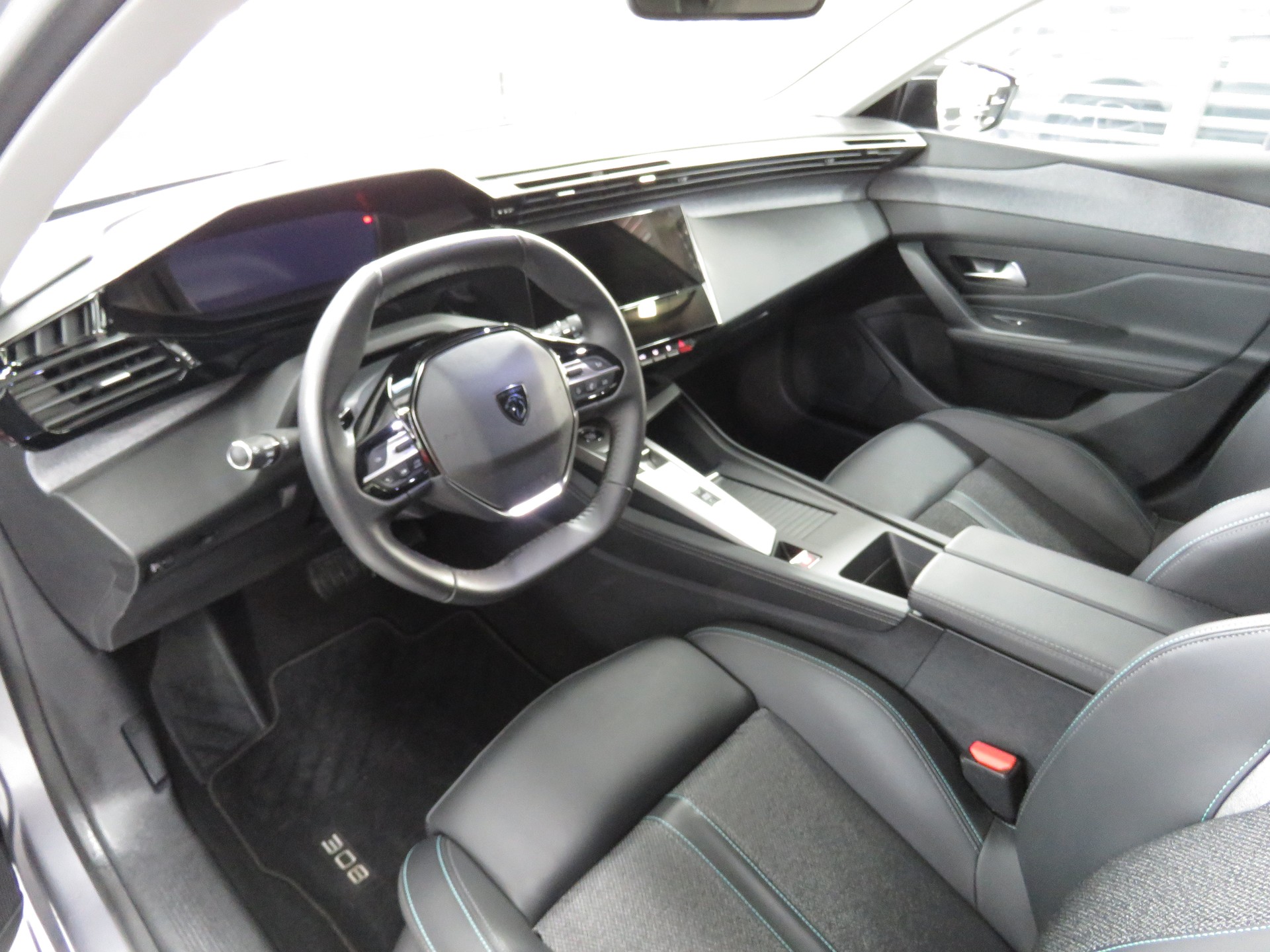 PEUGEOT 308 1.2 Pure Tech Allure EAT8 (Automat)-image-6