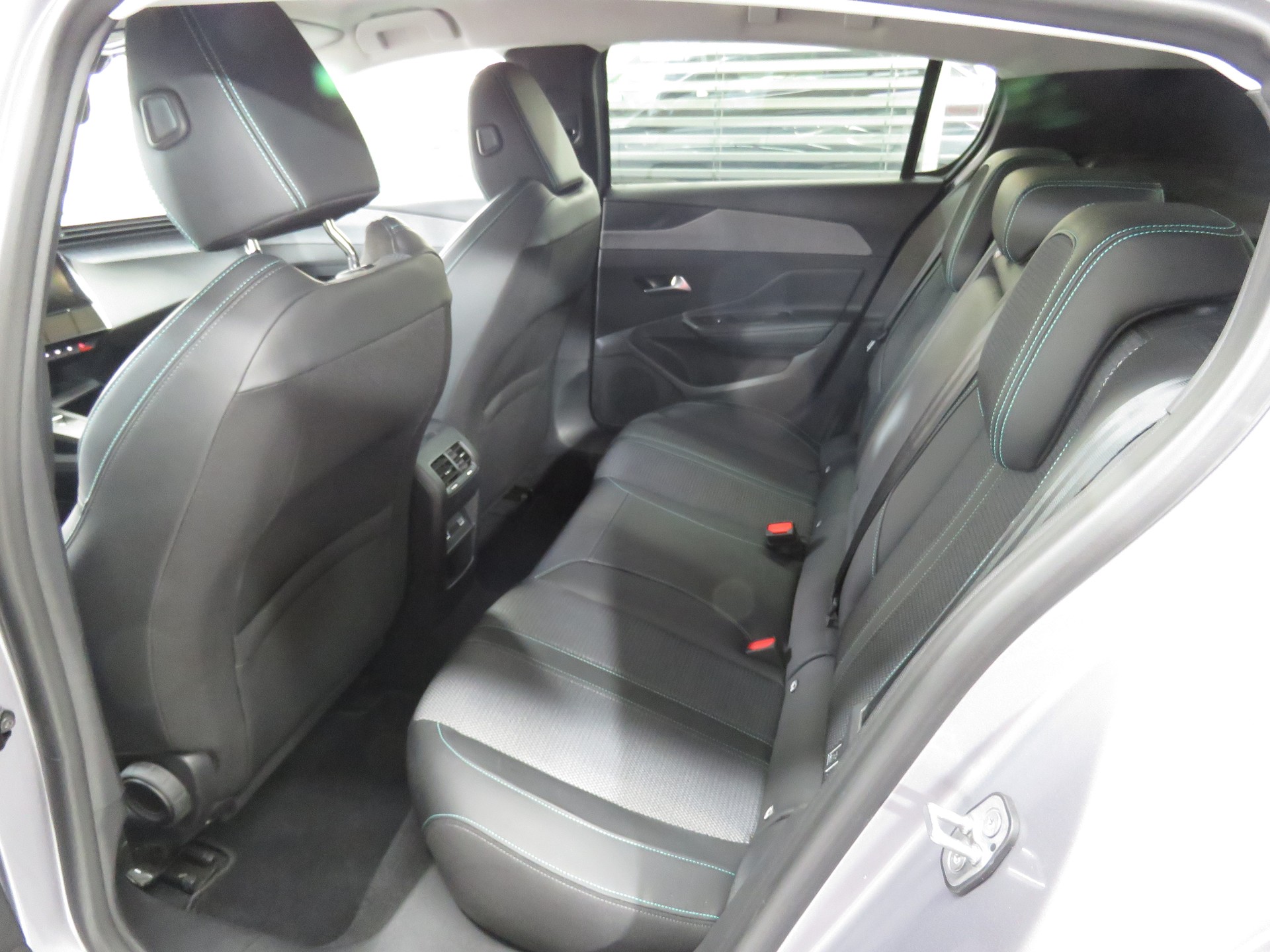 PEUGEOT 308 1.2 Pure Tech Allure EAT8 (Automat)-image-8
