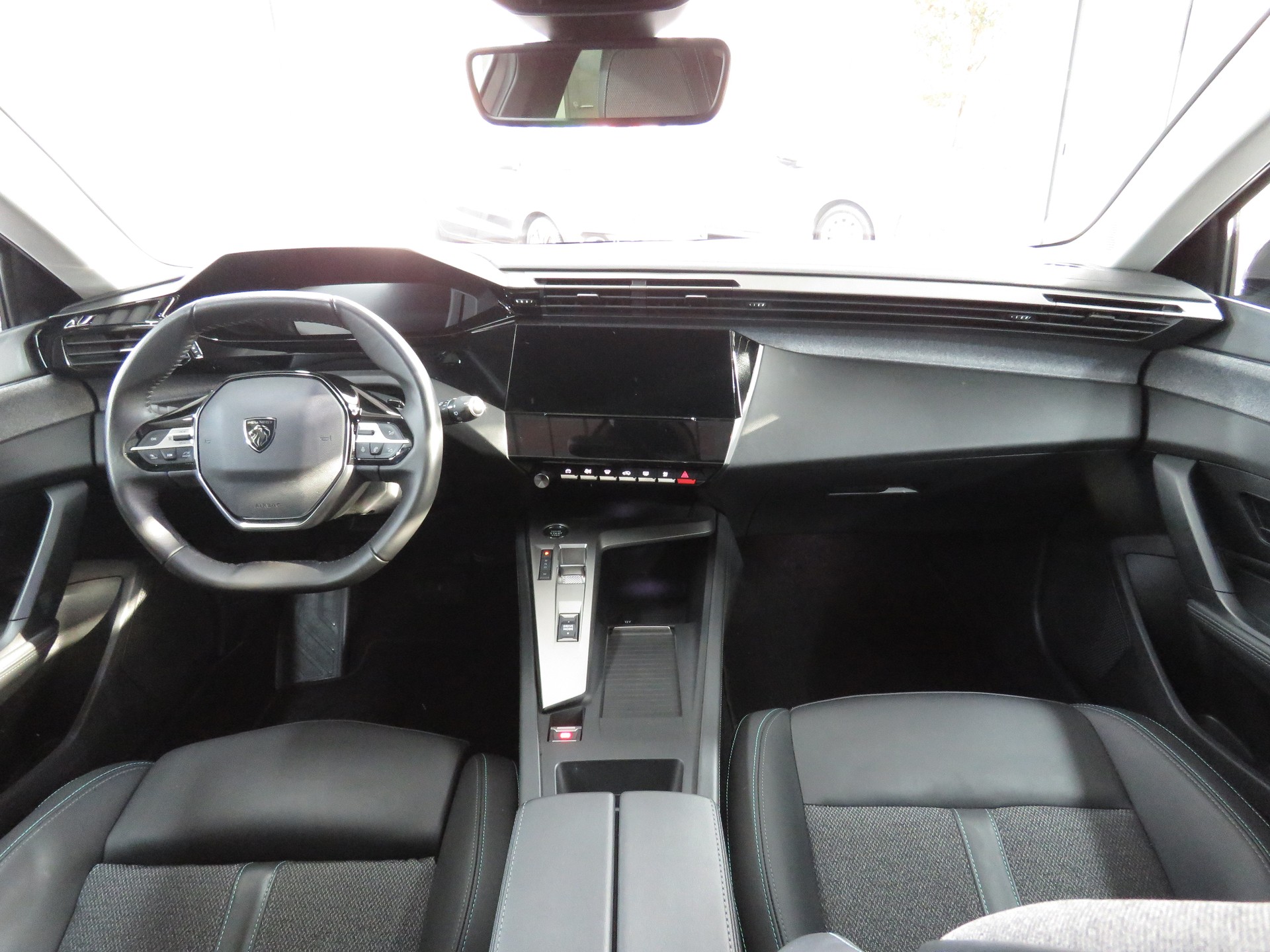 PEUGEOT 308 1.2 Pure Tech Allure EAT8 (Automat)-image-14